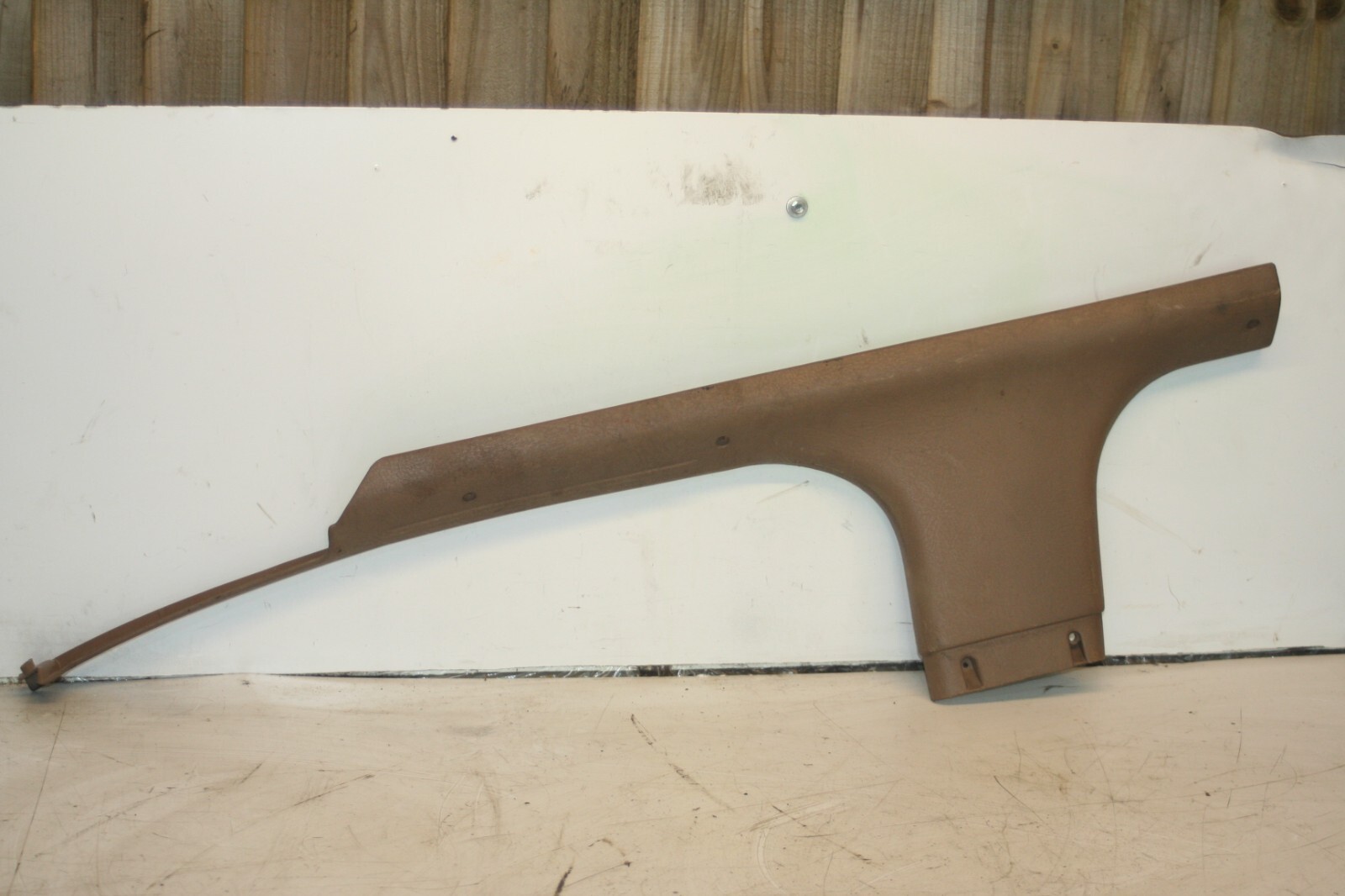 1990 FORD GRANADA MK3. DRIVER SIDE FRONT SILL TRIM 85GB-A13208 BBW