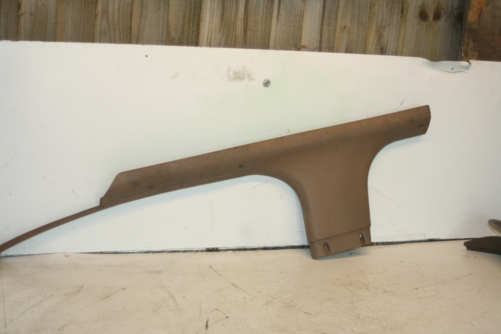 1990 FORD GRANADA MK3. DRIVER SIDE FRONT SILL TRIM 85GB-A13208 BBW - Image 2