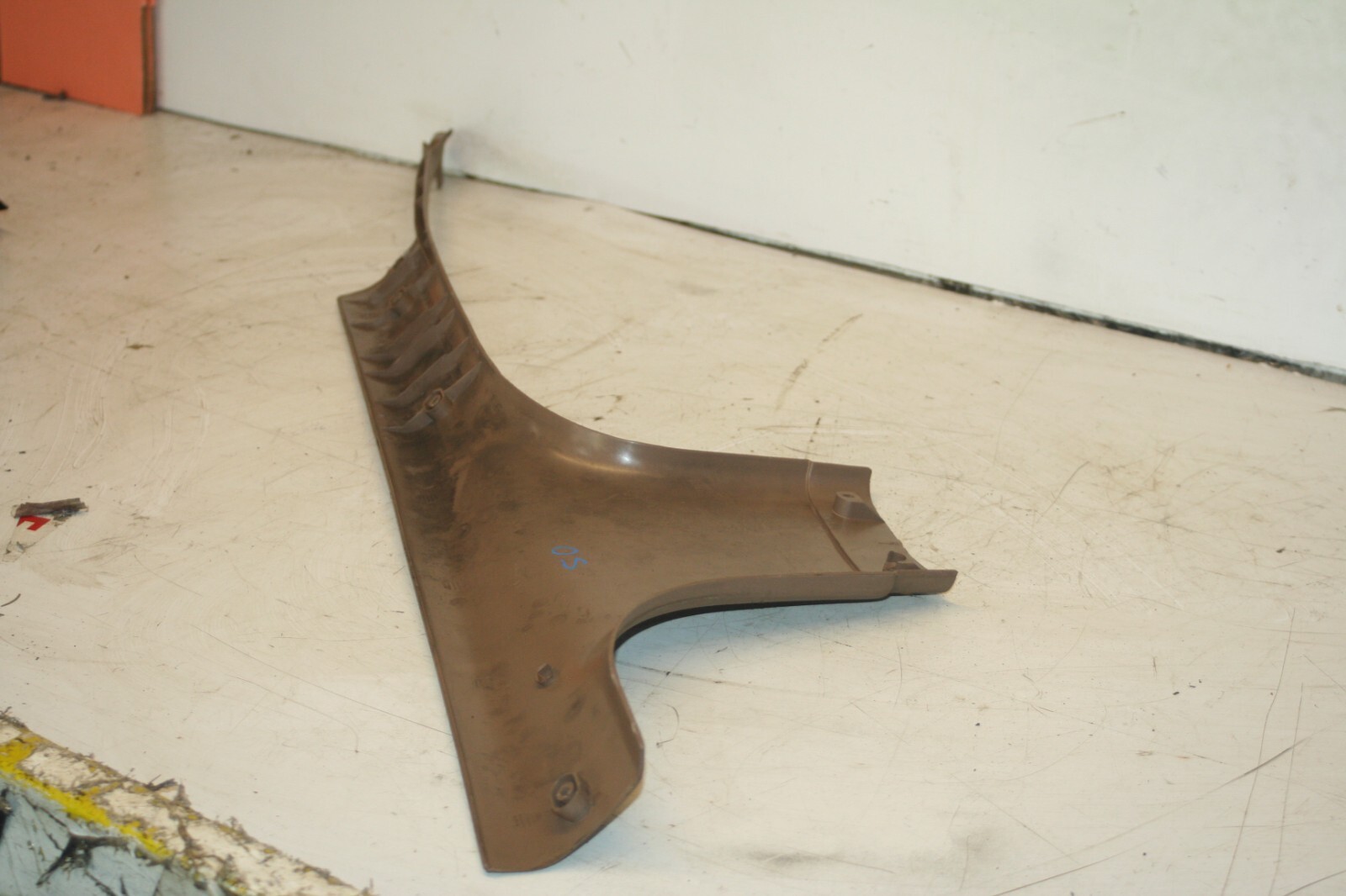 1990 FORD GRANADA MK3. DRIVER SIDE FRONT SILL TRIM 85GB-A13208 BBW - Image 3