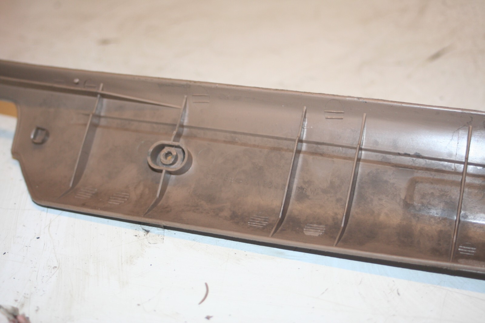 1990 FORD GRANADA MK3. DRIVER SIDE FRONT SILL TRIM 85GB-A13208 BBW - Image 6