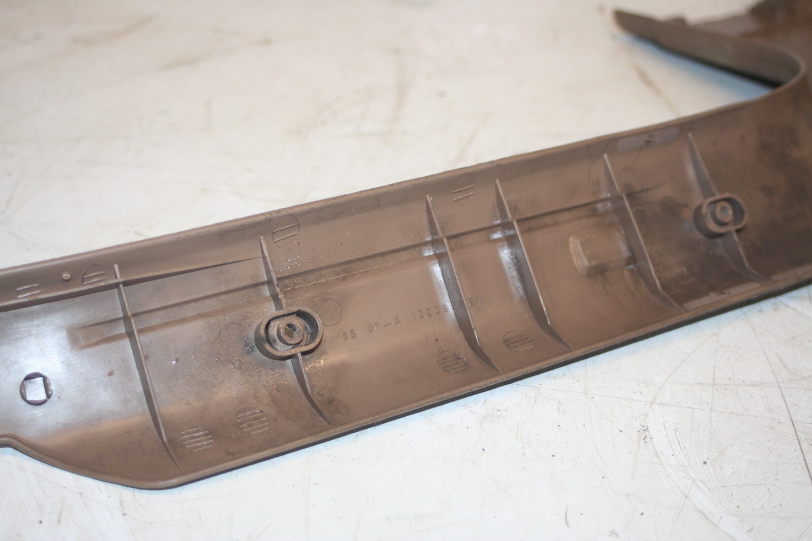 1990 FORD GRANADA MK3. DRIVER SIDE FRONT SILL TRIM 85GB-A13208 BBW - Image 7