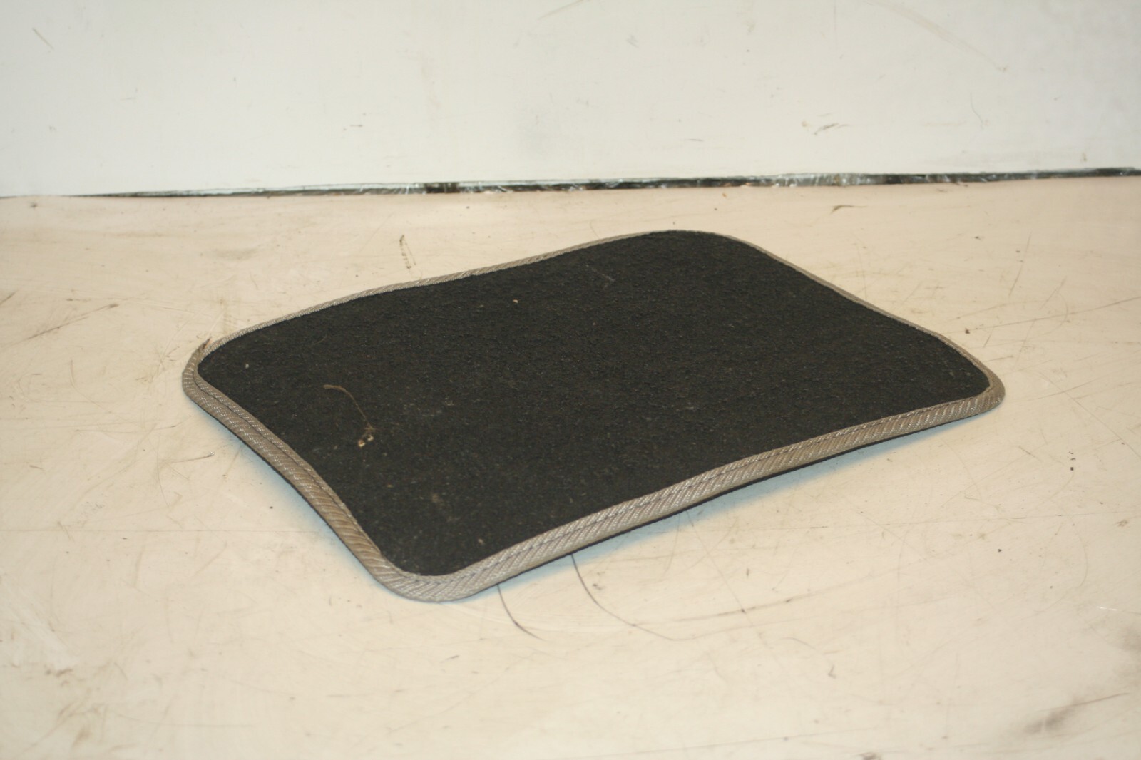 1990 FORD GRANADA MK3. REAR FLOOR MAT - Image 2
