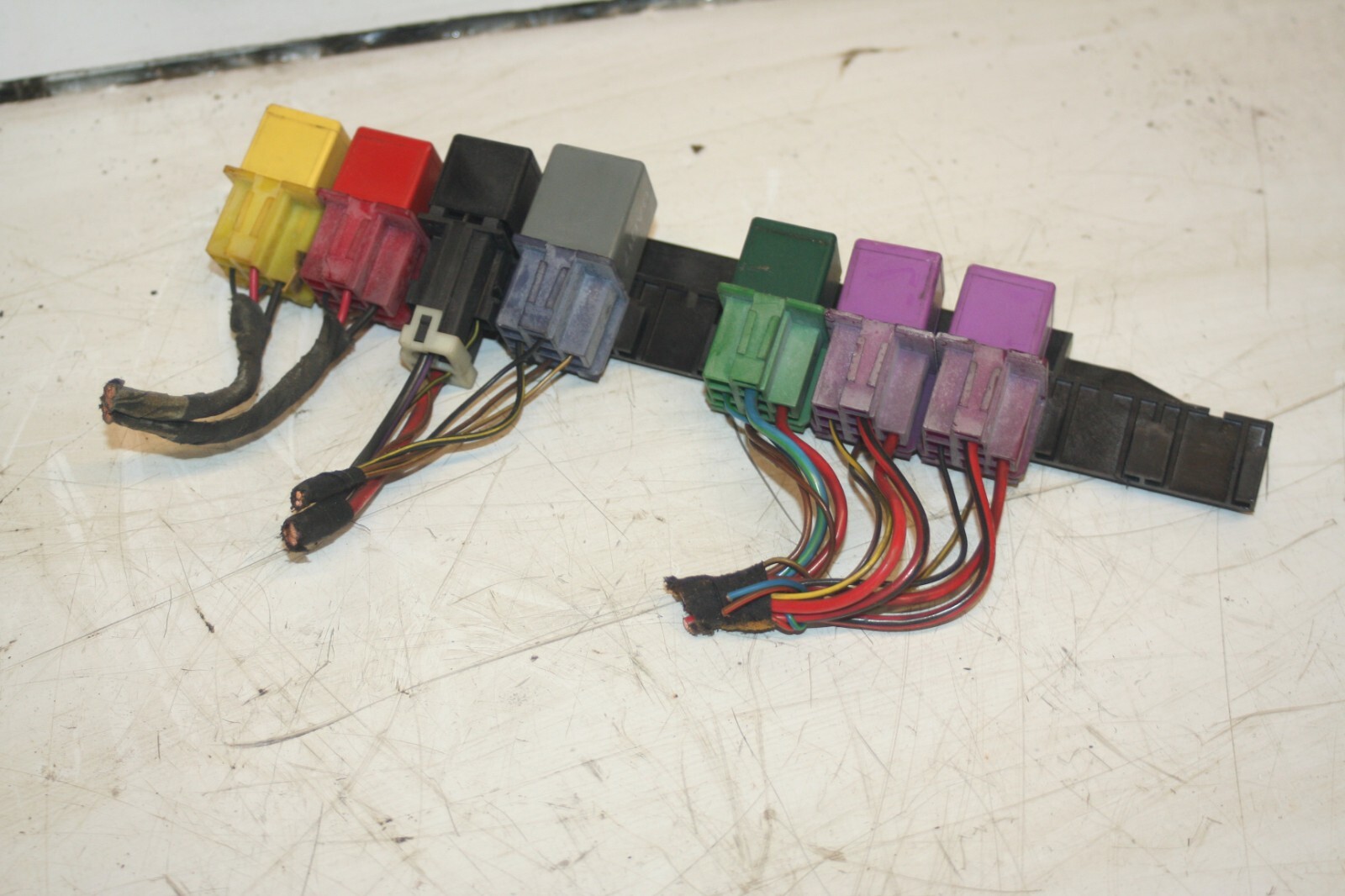 1990 FORD GRANADA MK3. RELAYS - Image 2