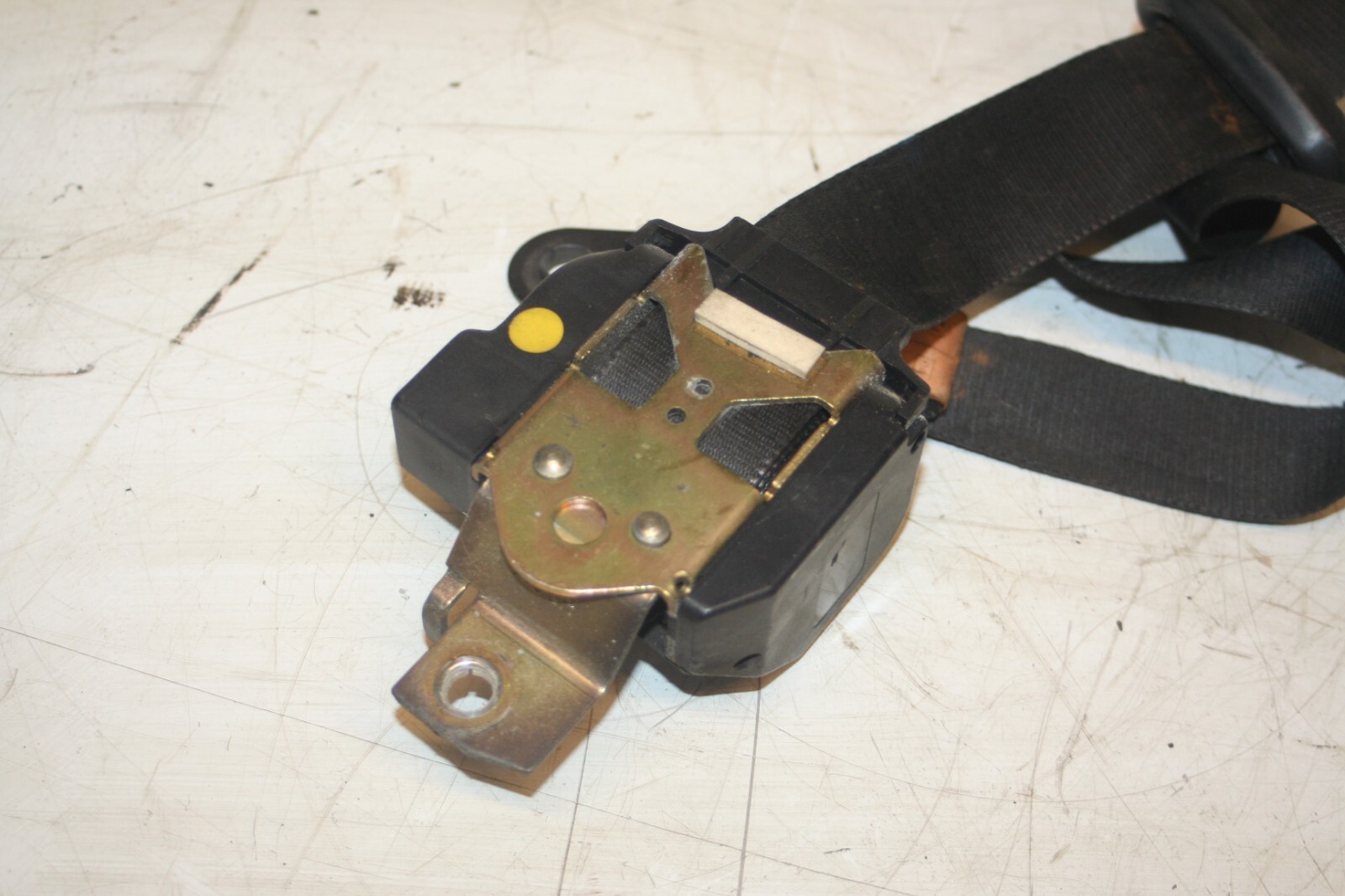 1990 FORD GRANADA MK3. PASSENGER SIDE FRONT SEAT BELT - Image 2