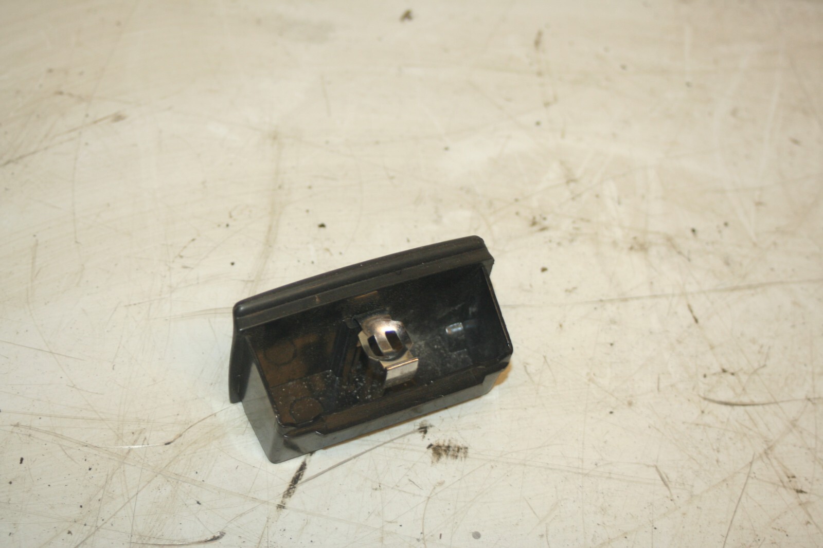 1990 FORD GRANADA MK3. ASH TRAY 85GB-A24726-AAW - Image 2