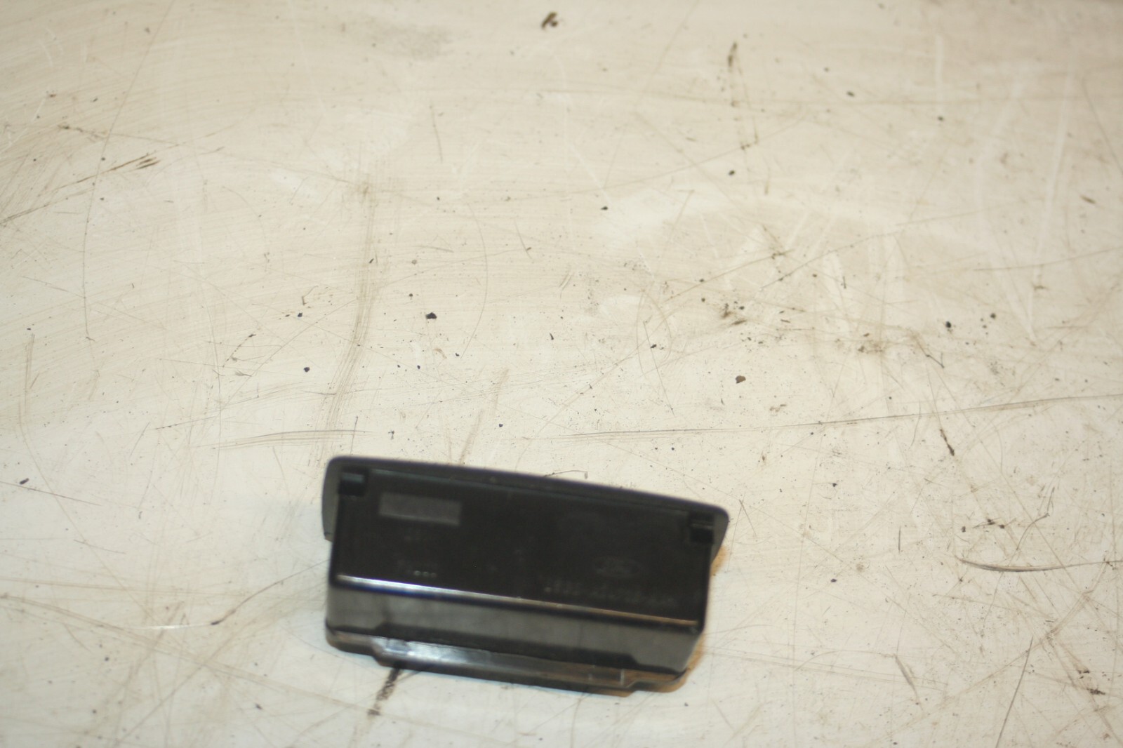 1990 FORD GRANADA MK3. ASH TRAY 85GB-A24726-AAW - Image 3