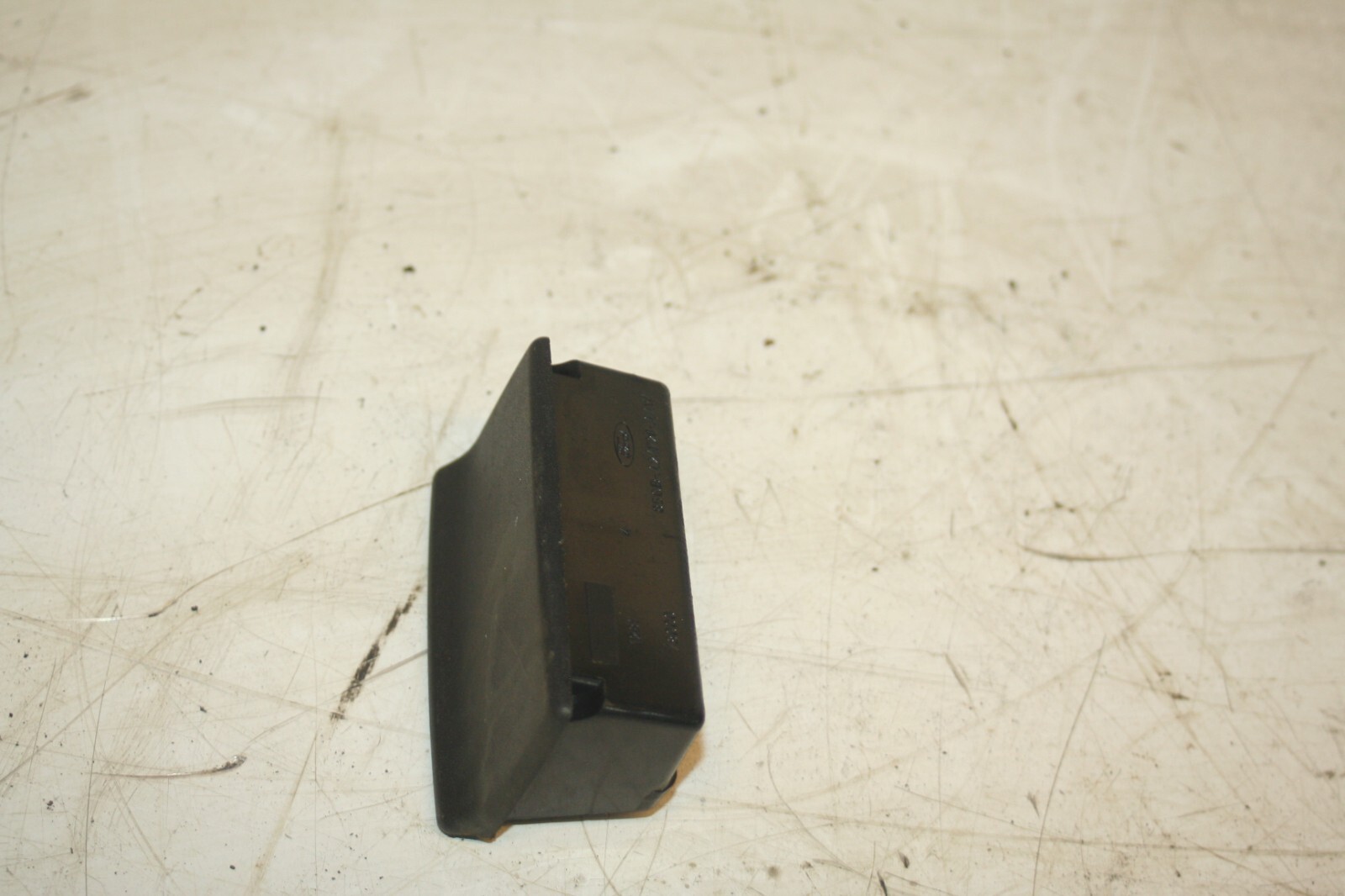 1990 FORD GRANADA MK3. ASH TRAY 85GB-A24726-AAW - Image 4