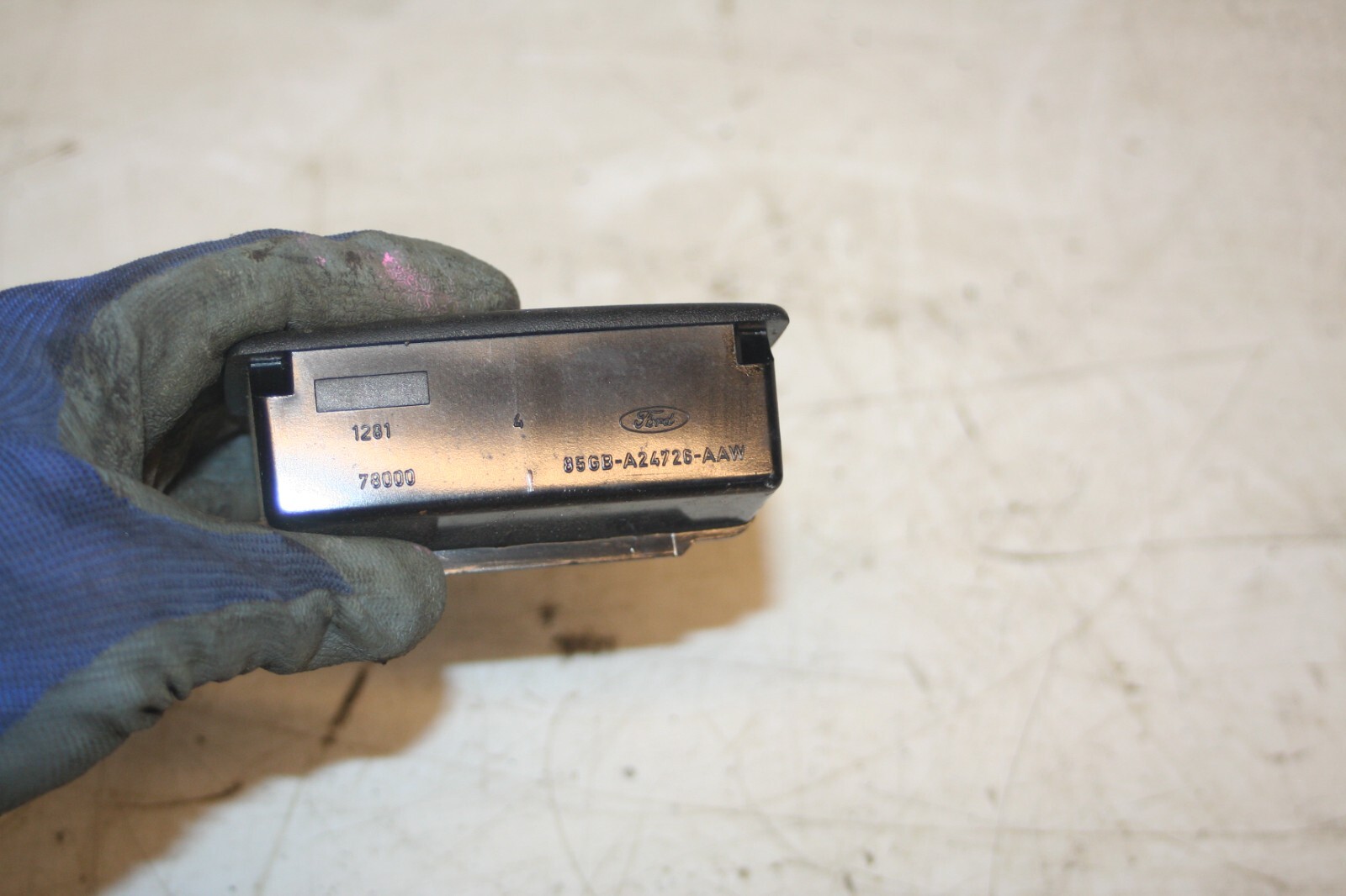 1990 FORD GRANADA MK3. ASH TRAY 85GB-A24726-AAW - Image 6