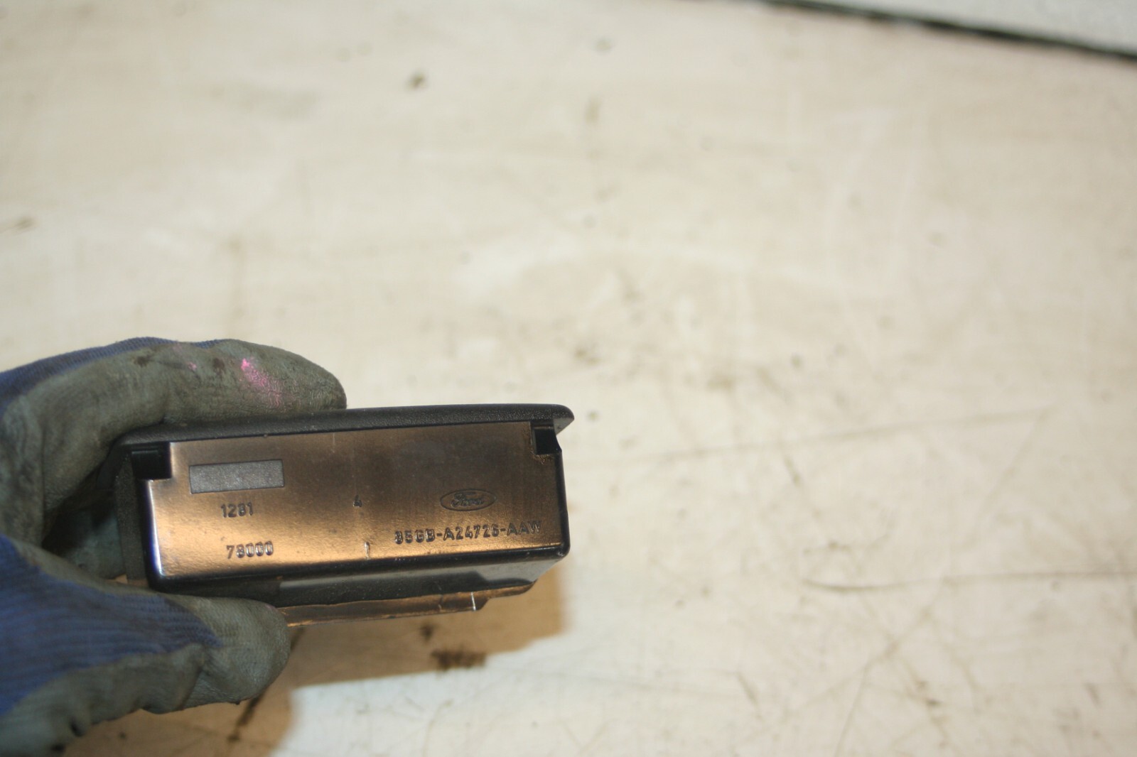 1990 FORD GRANADA MK3. ASH TRAY 85GB-A24726-AAW - Image 7