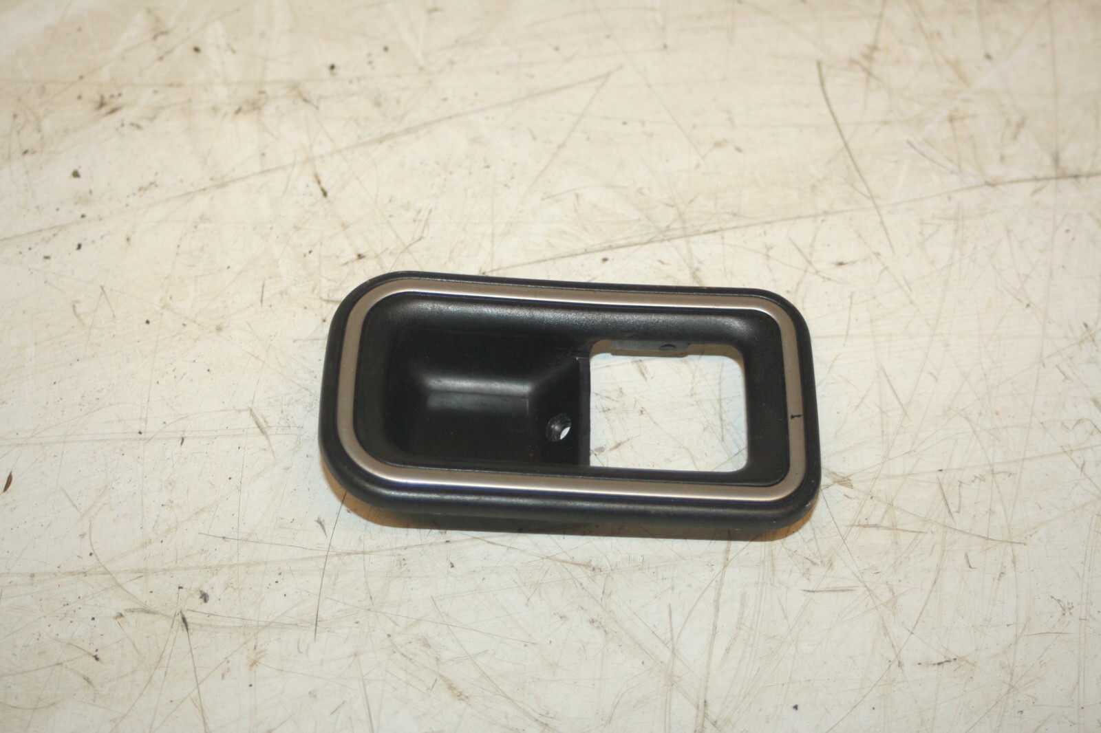 1990 FORD GRANADA MK3. DOOR HANDLE SURROUND PASSENGER FRONT