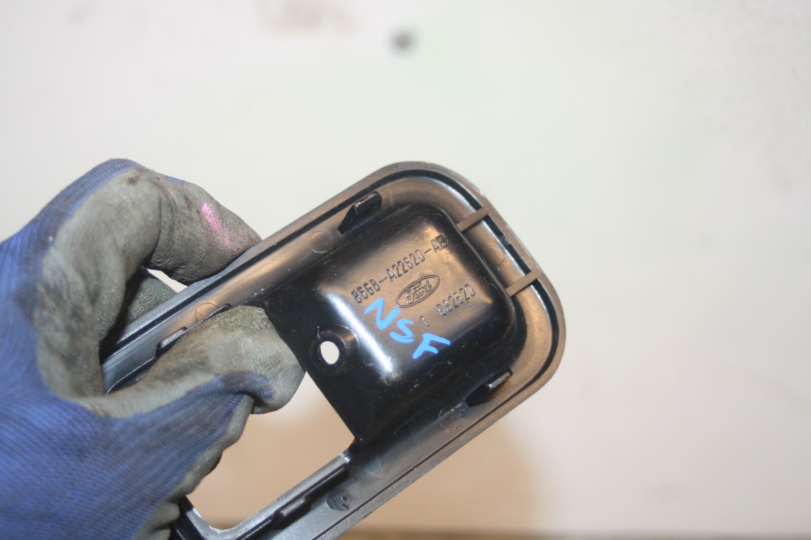 1990 FORD GRANADA MK3. DOOR HANDLE SURROUND PASSENGER FRONT - Image 3