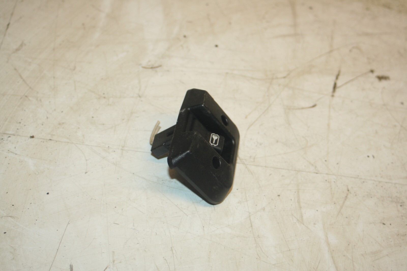 1990 FORD GRANADA MK3. LOCK SWITCH BUTTON - Image 2