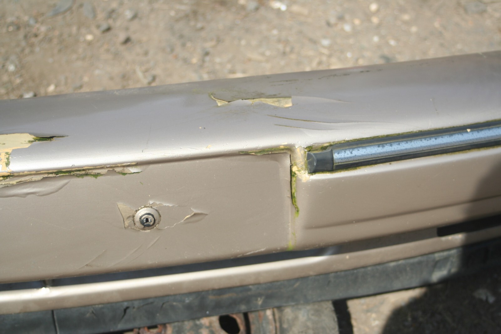 1990 FORD GRANADA MK3. FRONT BUMPER IN GOLD DAMAGED - Image 8