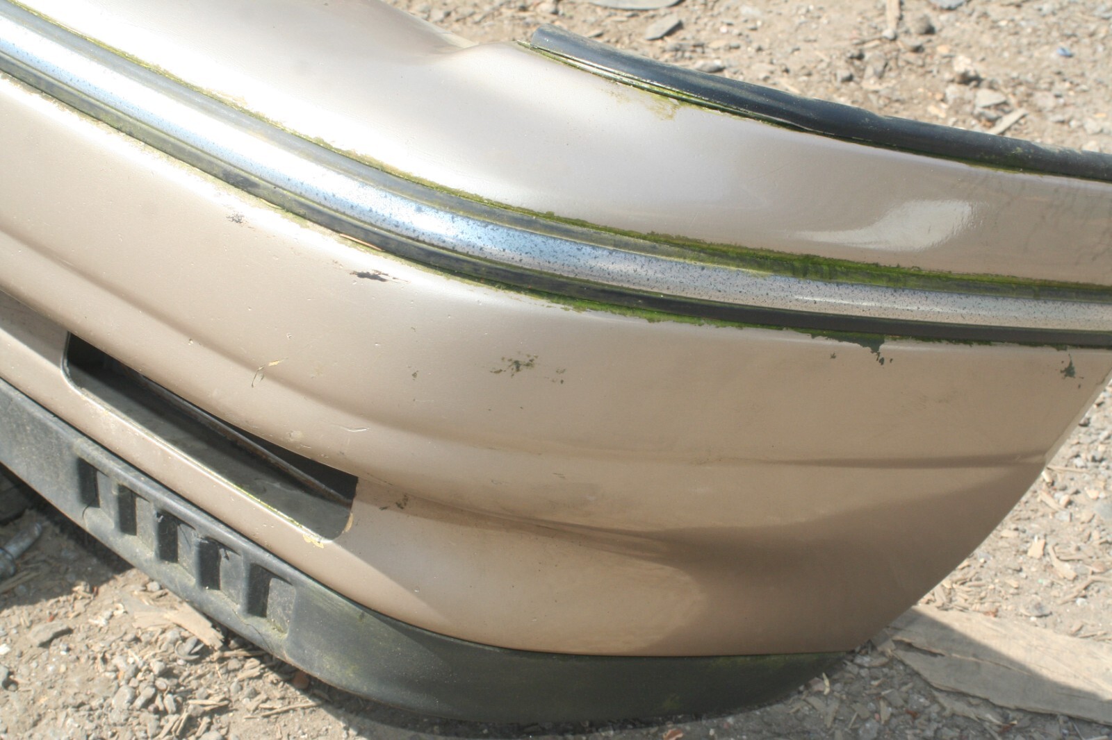 1990 FORD GRANADA MK3. FRONT BUMPER IN GOLD DAMAGED - Image 9