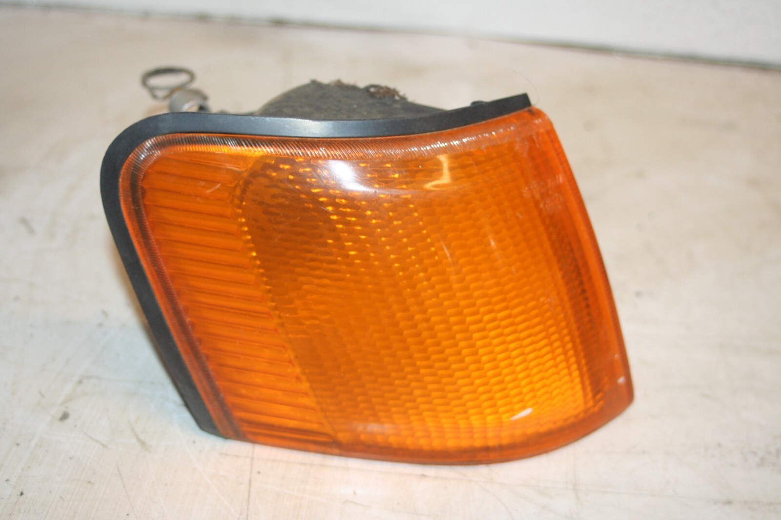 1990 FORD GRANADA MK3. DRIVER SIDE INDICATOR REPEATER FRONT