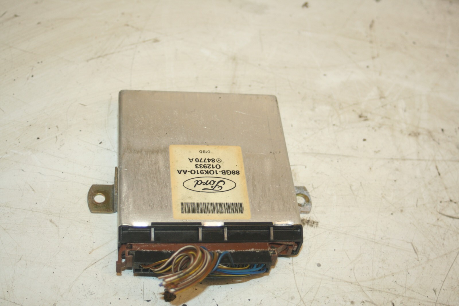 1990 FORD GRANADA MK3. 88GB-10K910-AA ECU MODULE CONTROL UNIT