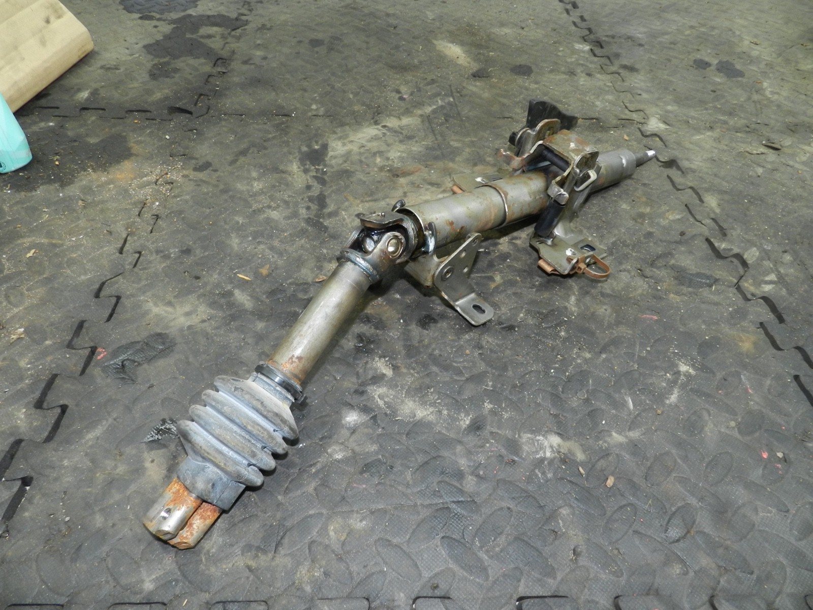 182. 2004 LANDROVER FREELANDER 1 L314. STEERING COLUMN