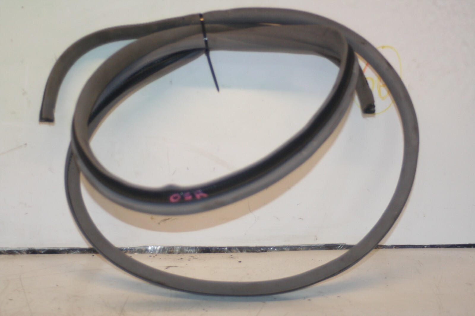 2000 MERCEDES C CLASS W202. DRIVER SIDE REAR DOOR RUBBER SEAL - Image 2