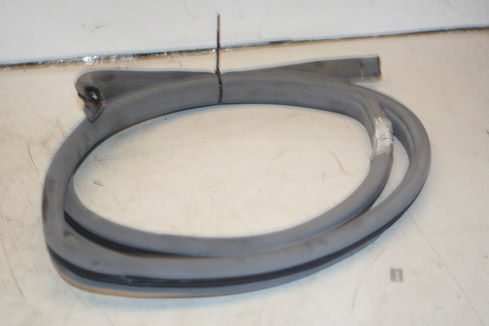 2000 MERCEDES C CLASS W202. PASSENGER SIDE REAR DOOR RUBBER SEAL - Image 3