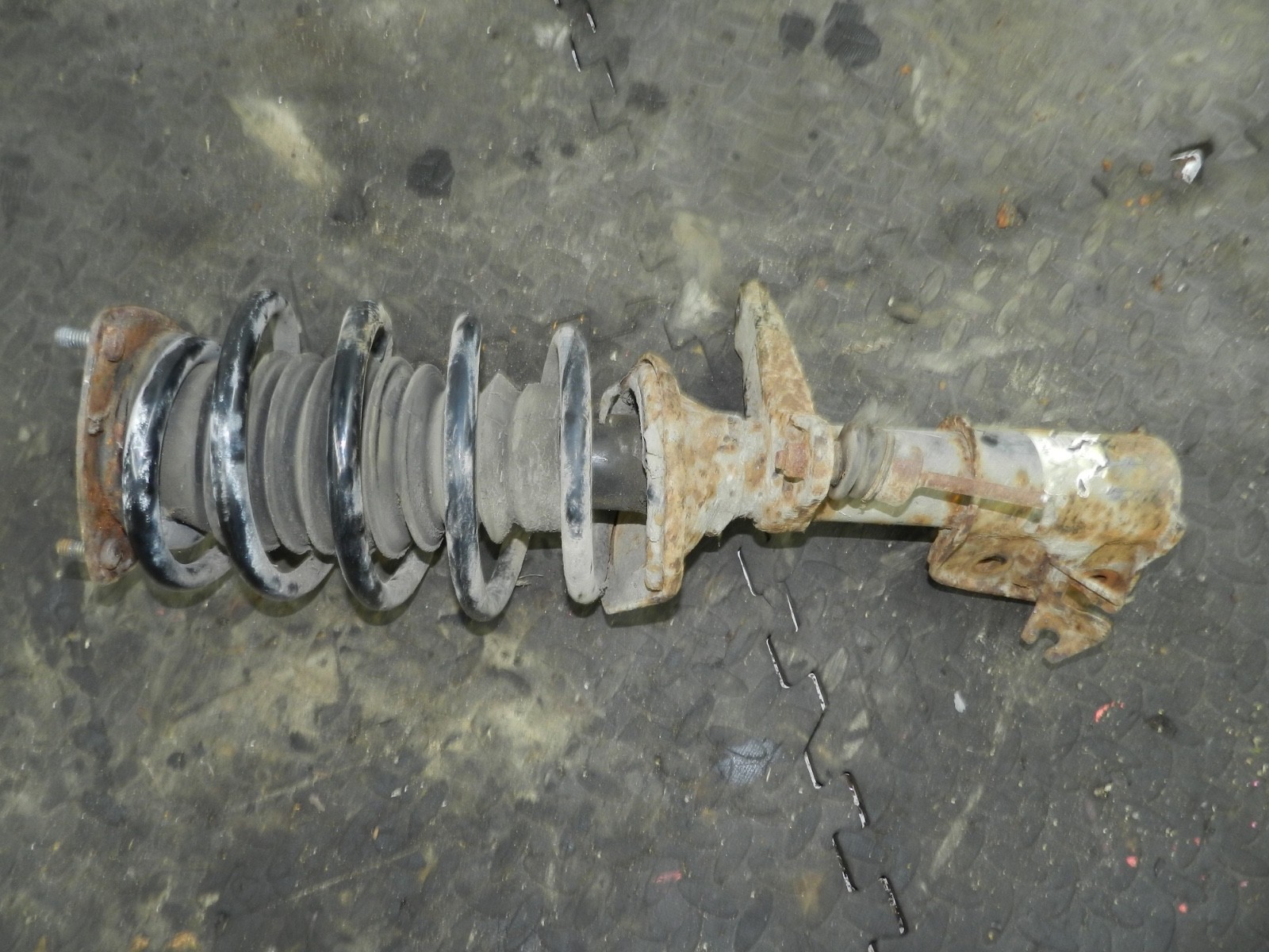 182. 2004 LANDROVER FREELANDER 1 L314. DRIVER SIDE FRONT SUSPENSION UNIT - Image 2