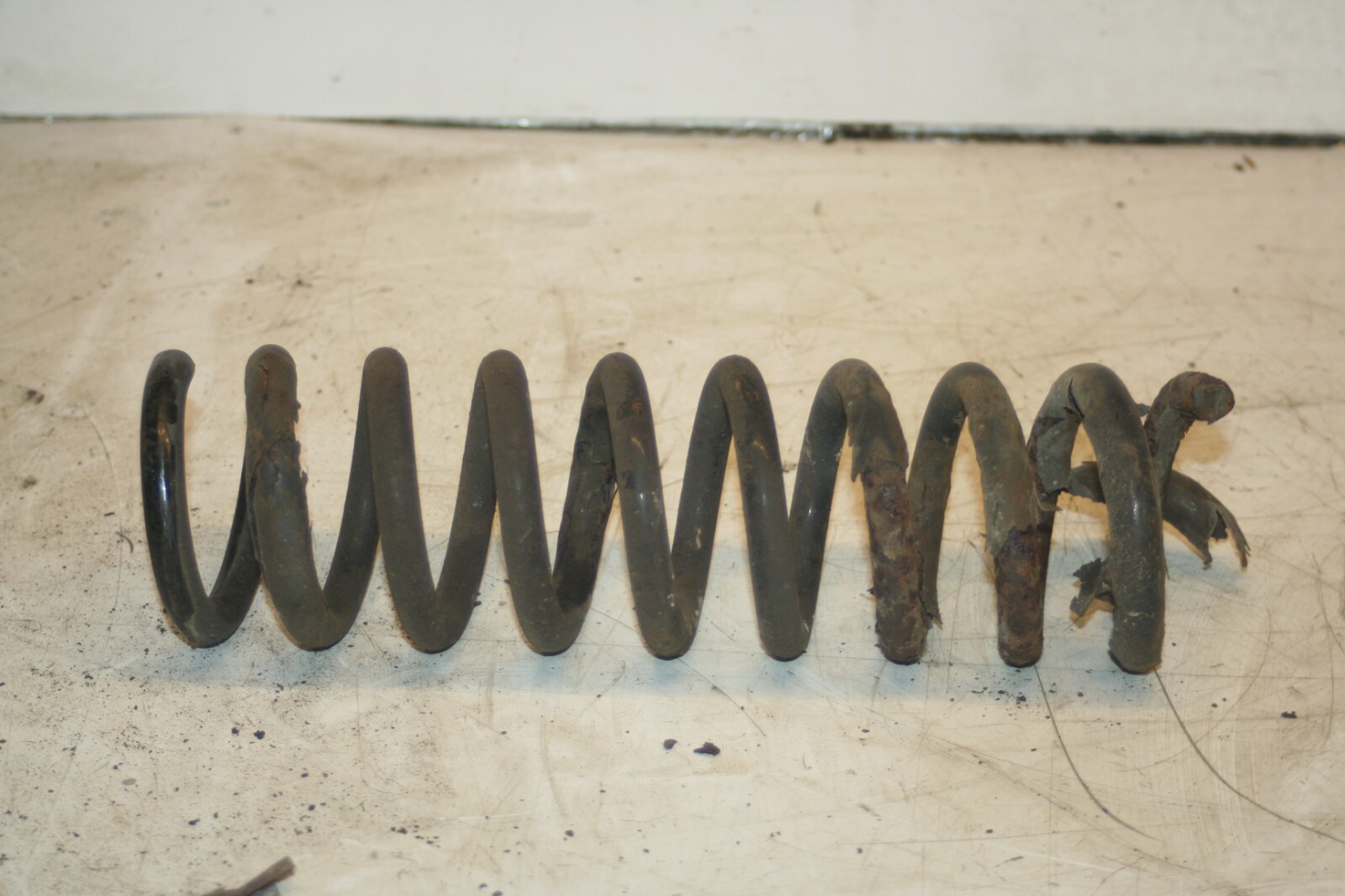 2000 MERCEDES C CLASS W202. REAR SPRING - Image 2