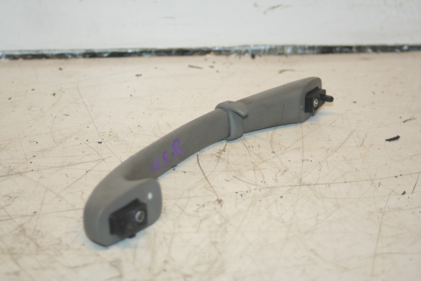 2000 MERCEDES C CLASS W202. PASSENGER SIDE REAR GRAB HANDLE - Image 2