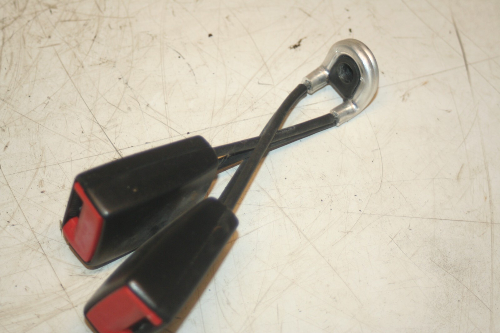 2000 MERCEDES C CLASS W202. REAR SEAT BELT CLIPS BUCKLE