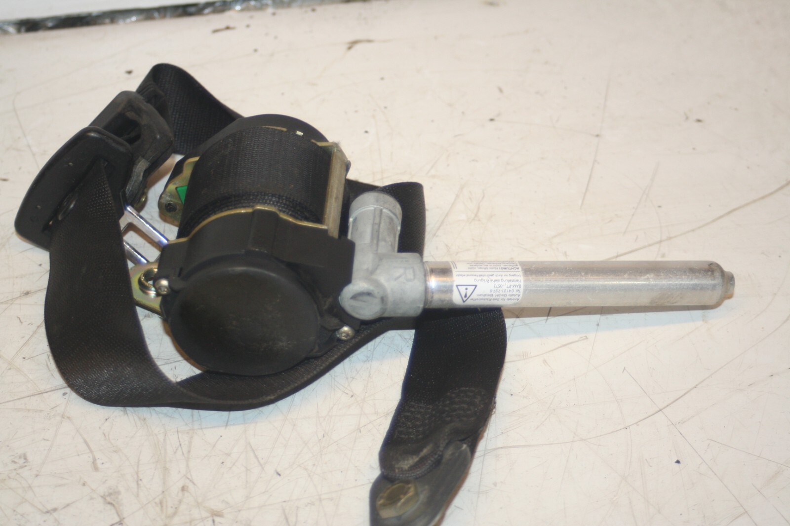 2000 MERCEDES C CLASS W202. DRIVER SIDE FRONT SEAT BELT