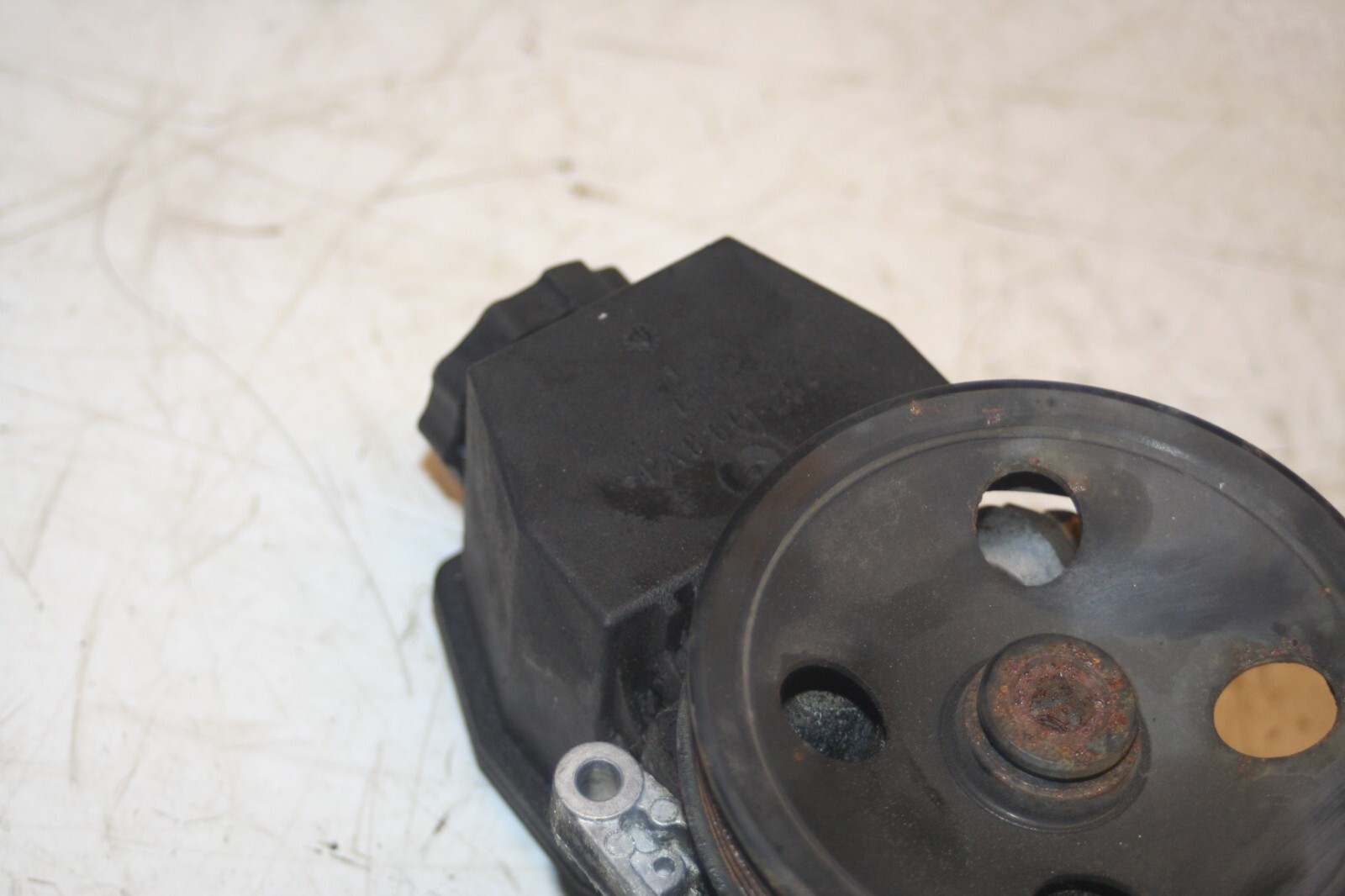 2000 MERCEDES C CLASS W202. POWER STEERING PUMP - Image 7