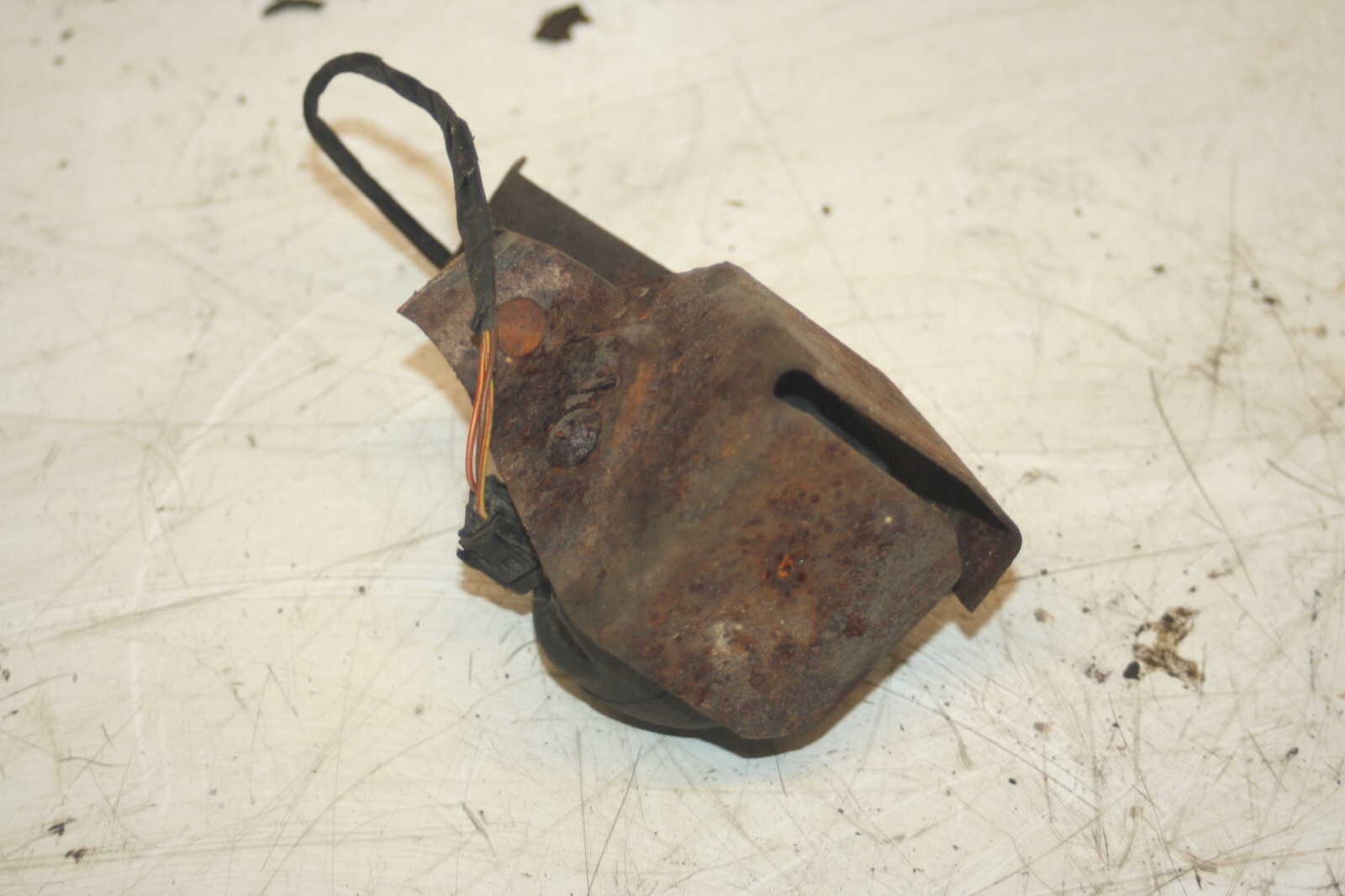 2000 MERCEDES C CLASS W202. HORN - Image 3