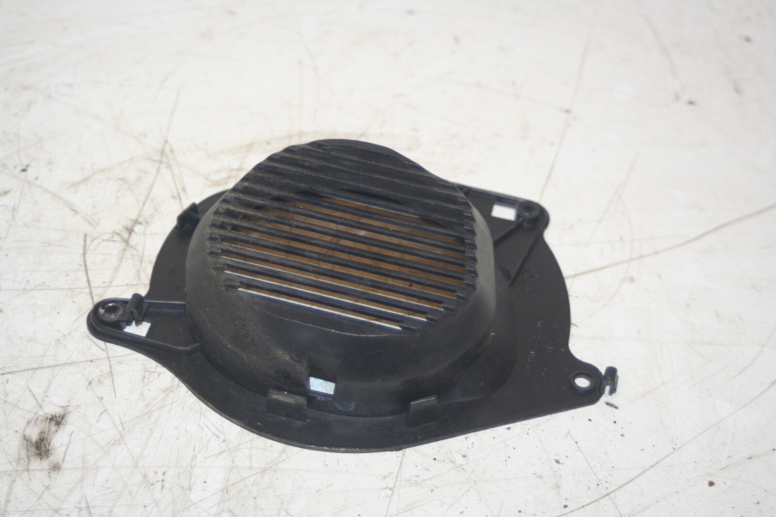 2000 MERCEDES C CLASS W202. DRIVER SIDE FRONT 2028270683 SPEAKER COVER