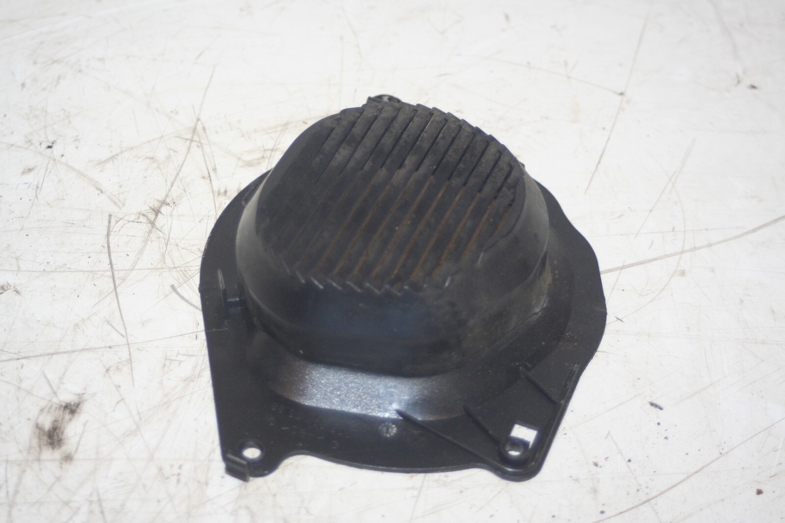 2000 MERCEDES C CLASS W202. DRIVER SIDE FRONT 2028270683 SPEAKER COVER - Image 2