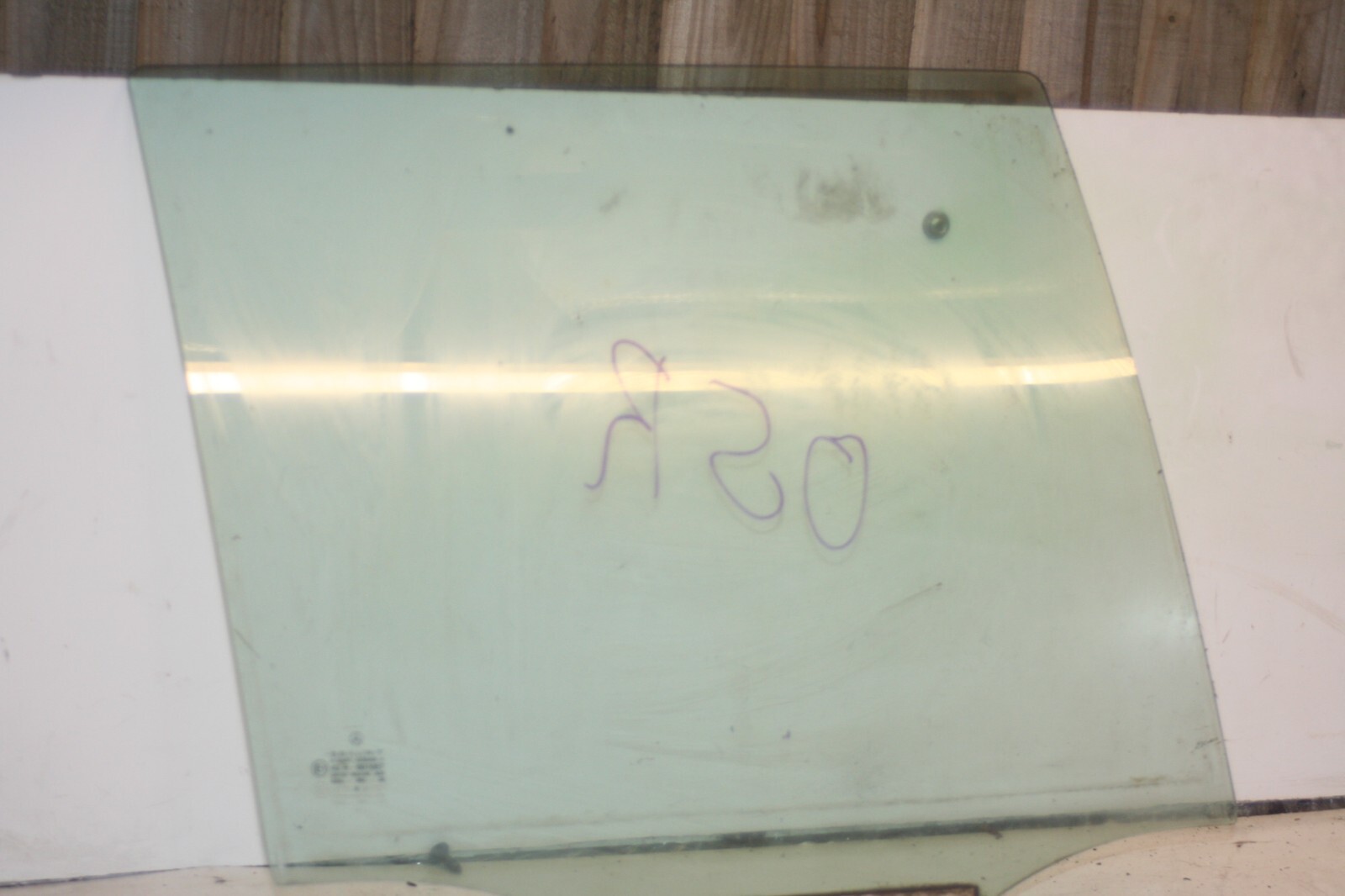 2000 MERCEDES C CLASS W202. DRIVER SIDE REAR DOOR GLASS - Image 4