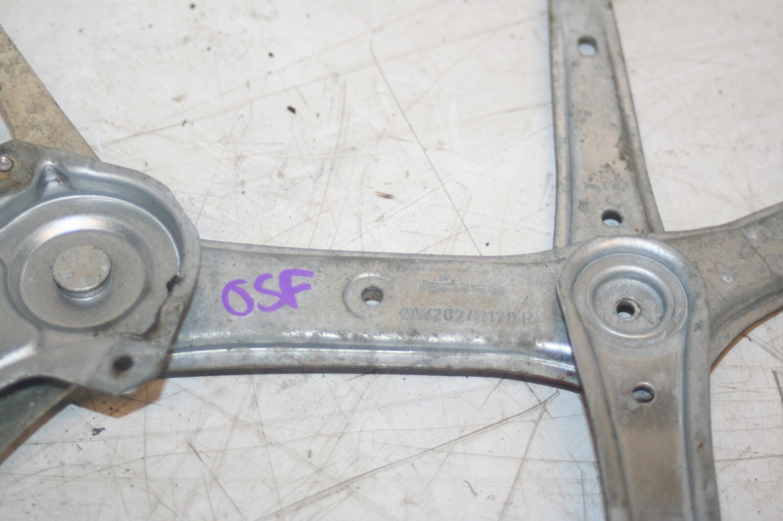 2000 MERCEDES C CLASS W202. DRIVER SIDE FRONT WINDOW REGULATOR - Image 3