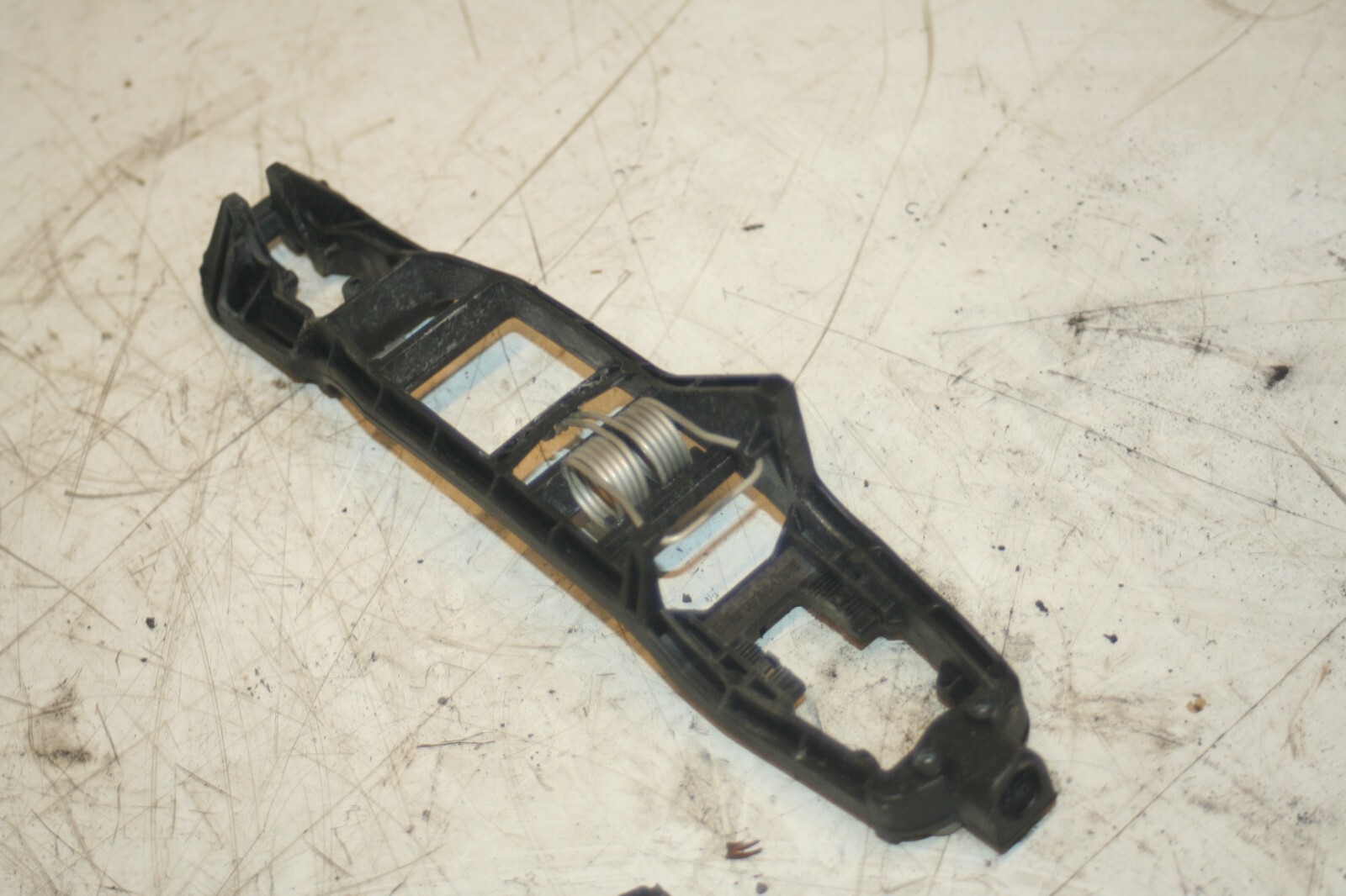 2000 MERCEDES C CLASS W202. DRIVER SIDE REAR DOOR HANDLE FRAME - Image 2