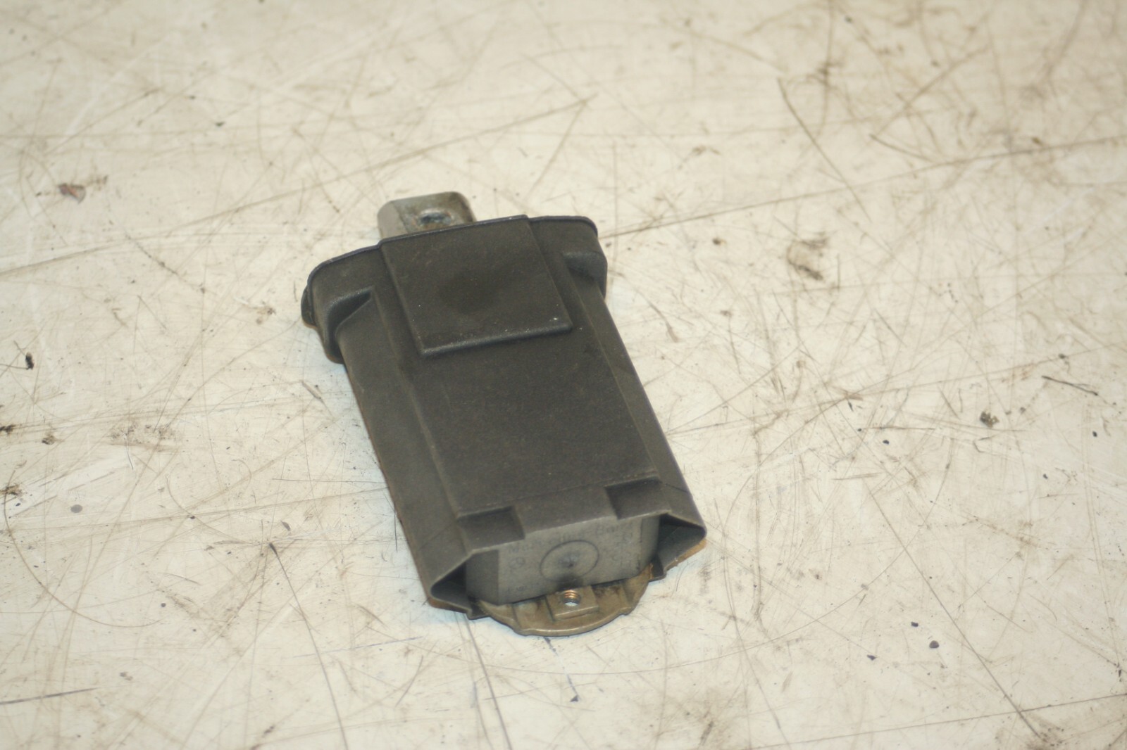 2000 MERCEDES C CLASS W202. PASSENGER SIDE REAR DOOR STAY CHECK STRAP - Image 3