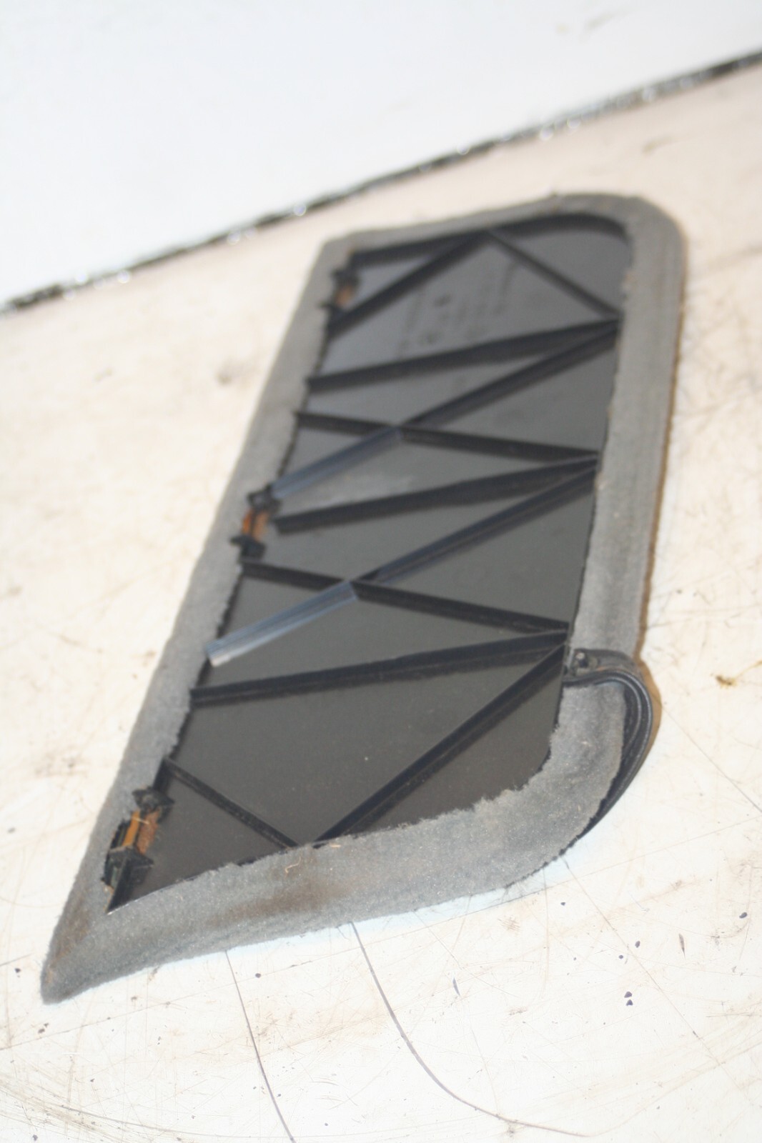 2000 MERCEDES C CLASS W202. BOOT CARPET SECTION - Image 2