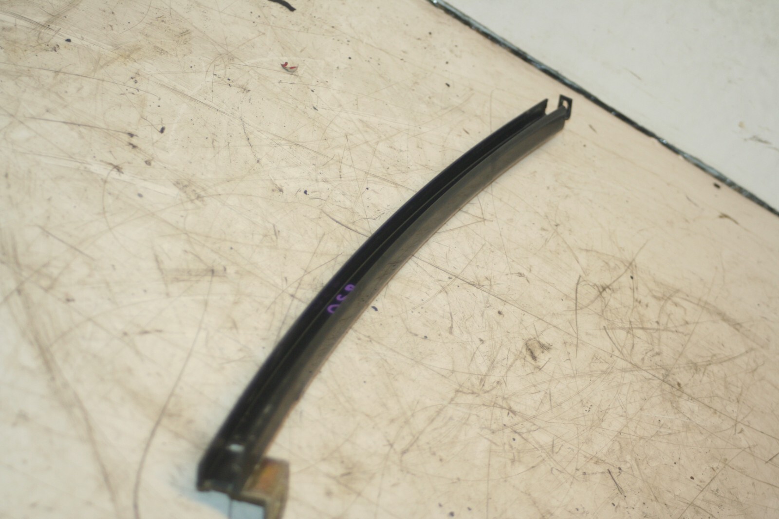 2000 MERCEDES C CLASS W202. DRIVER SIDE REAR WINDOW RUNNER - Image 2