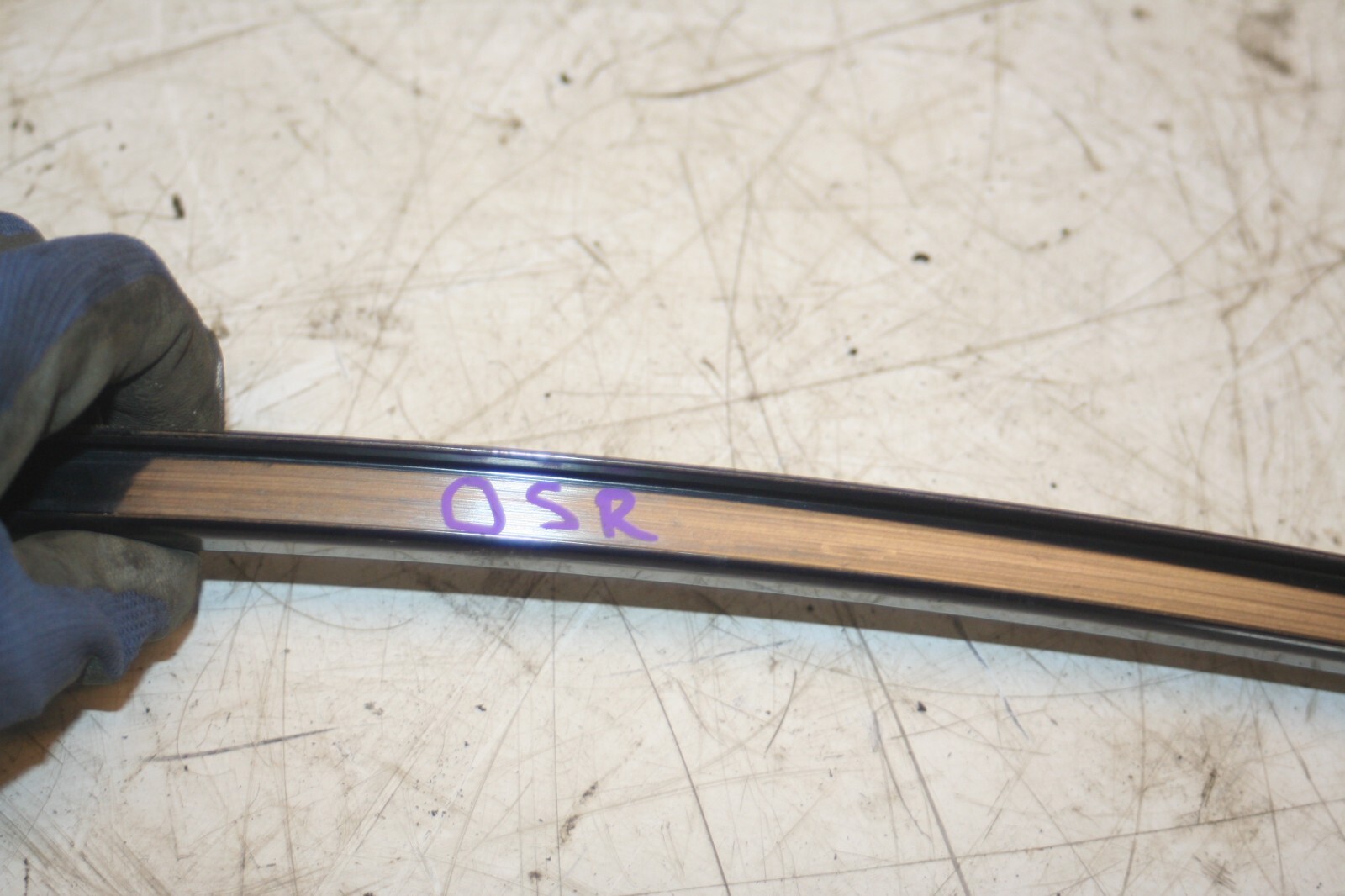 2000 MERCEDES C CLASS W202. DRIVER SIDE REAR WINDOW RUNNER - Image 3