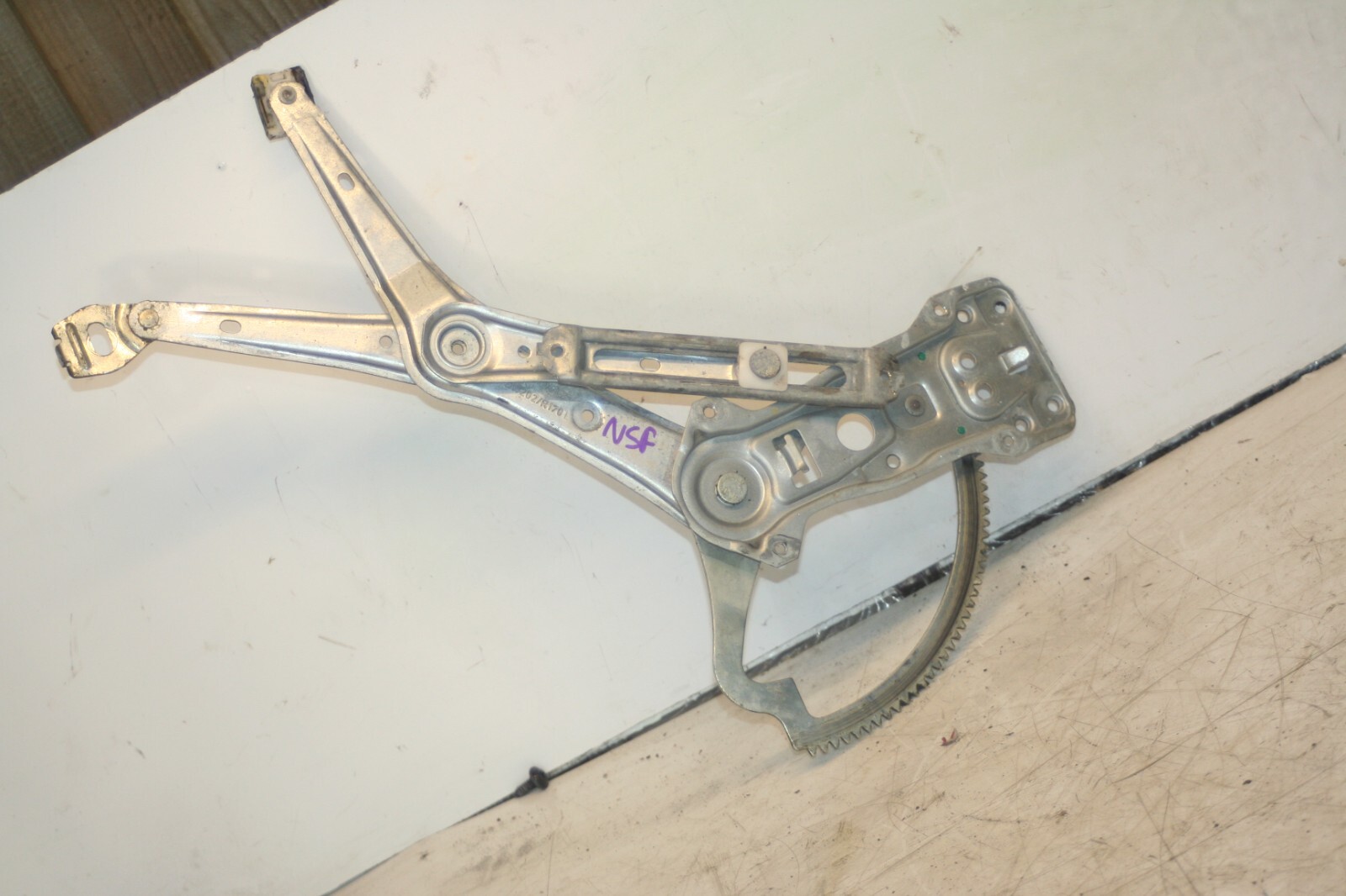 2000 MERCEDES C CLASS W202. PASSENGER SIDE FRONT WINDOW REGULATOR + MOTOR