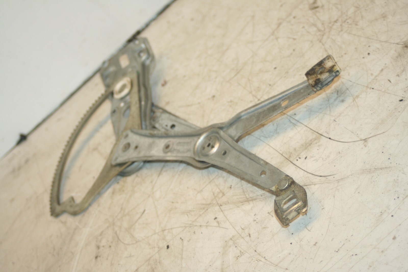 2000 MERCEDES C CLASS W202. PASSENGER SIDE FRONT WINDOW REGULATOR + MOTOR - Image 2