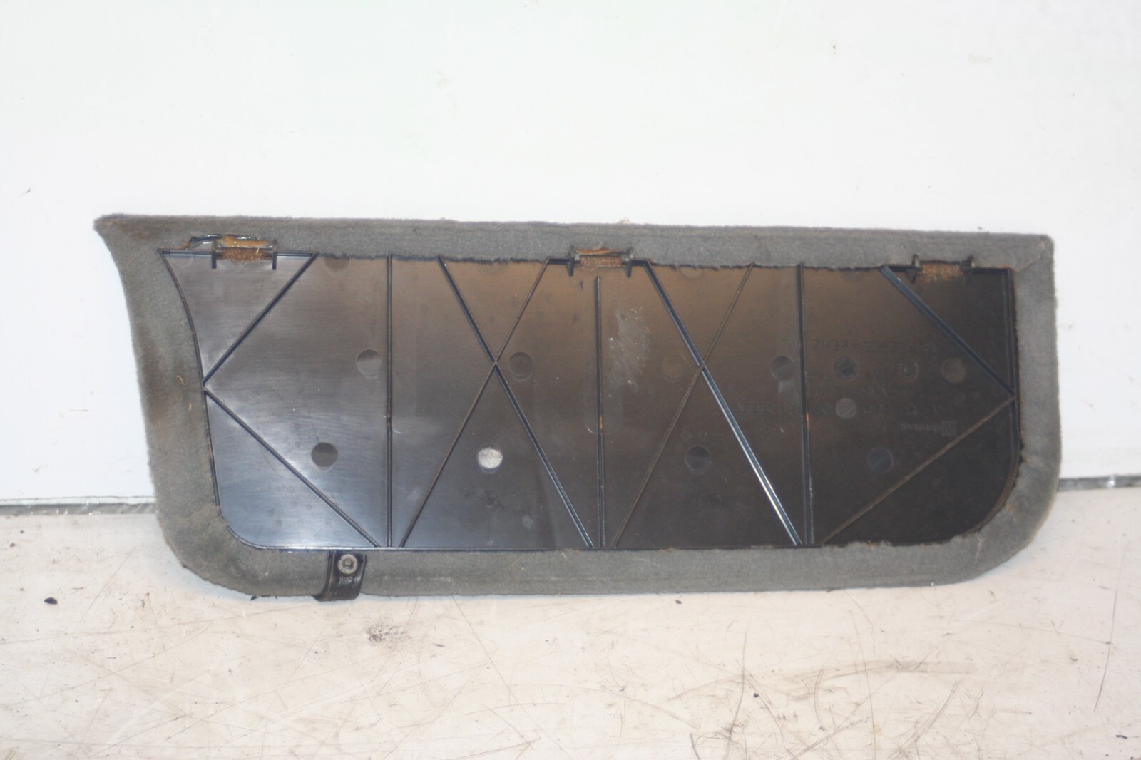 2000 MERCEDES C CLASS W202. BOOT CARPET SECTION - Image 2
