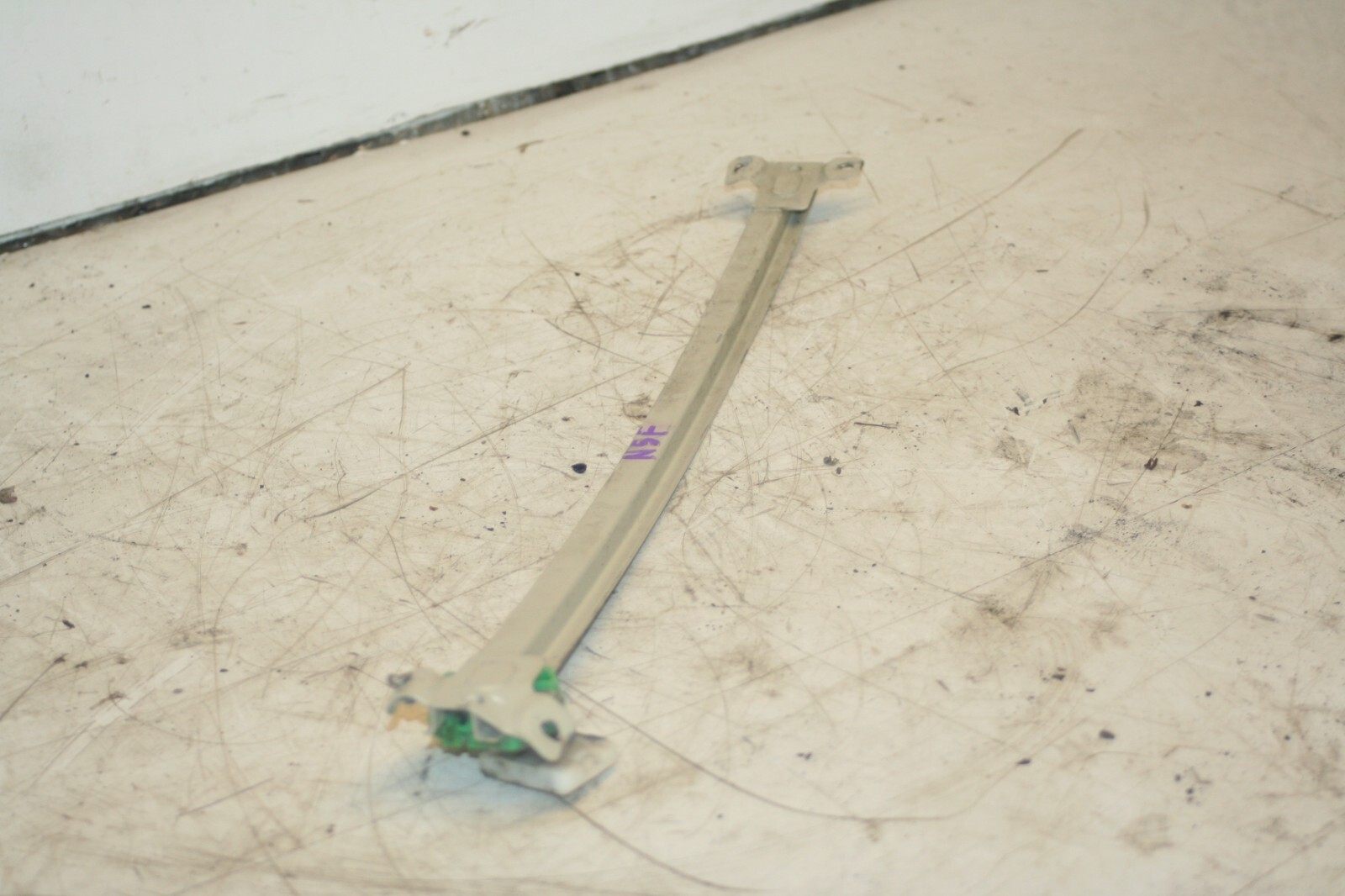 2000 MERCEDES C CLASS W202. PASSENGER SIDE FRONT WINDOW RUNNER - Image 2