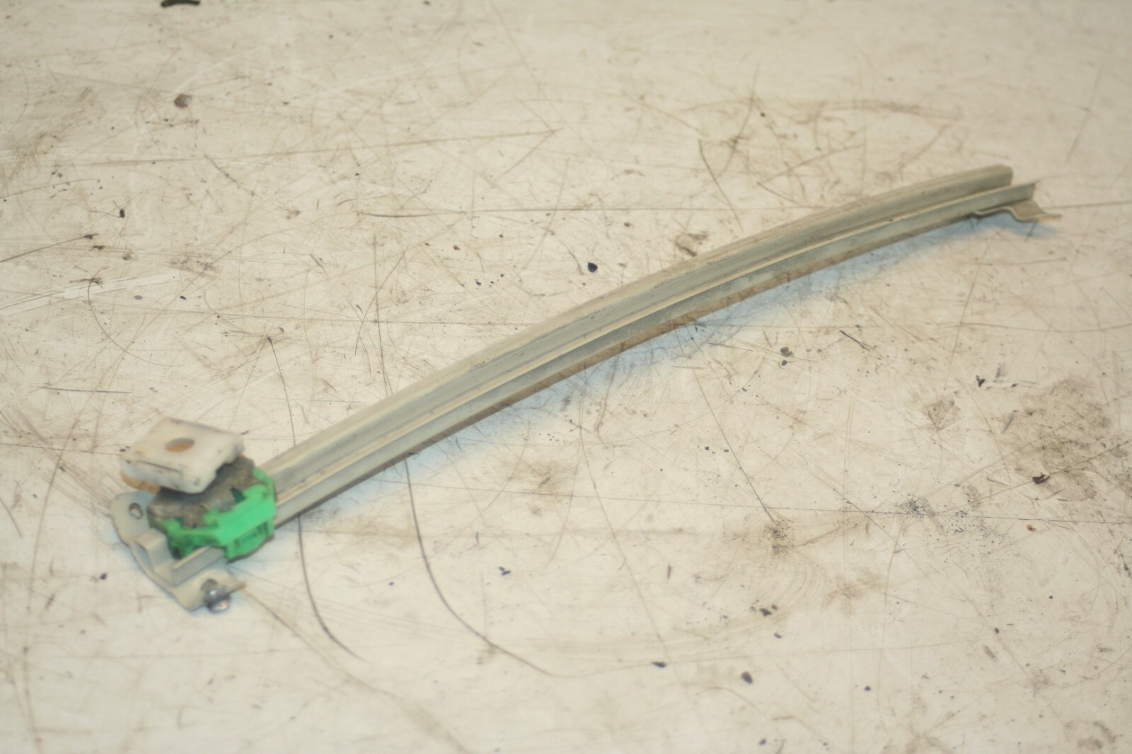 2000 MERCEDES C CLASS W202. PASSENGER SIDE FRONT WINDOW RUNNER - Image 3