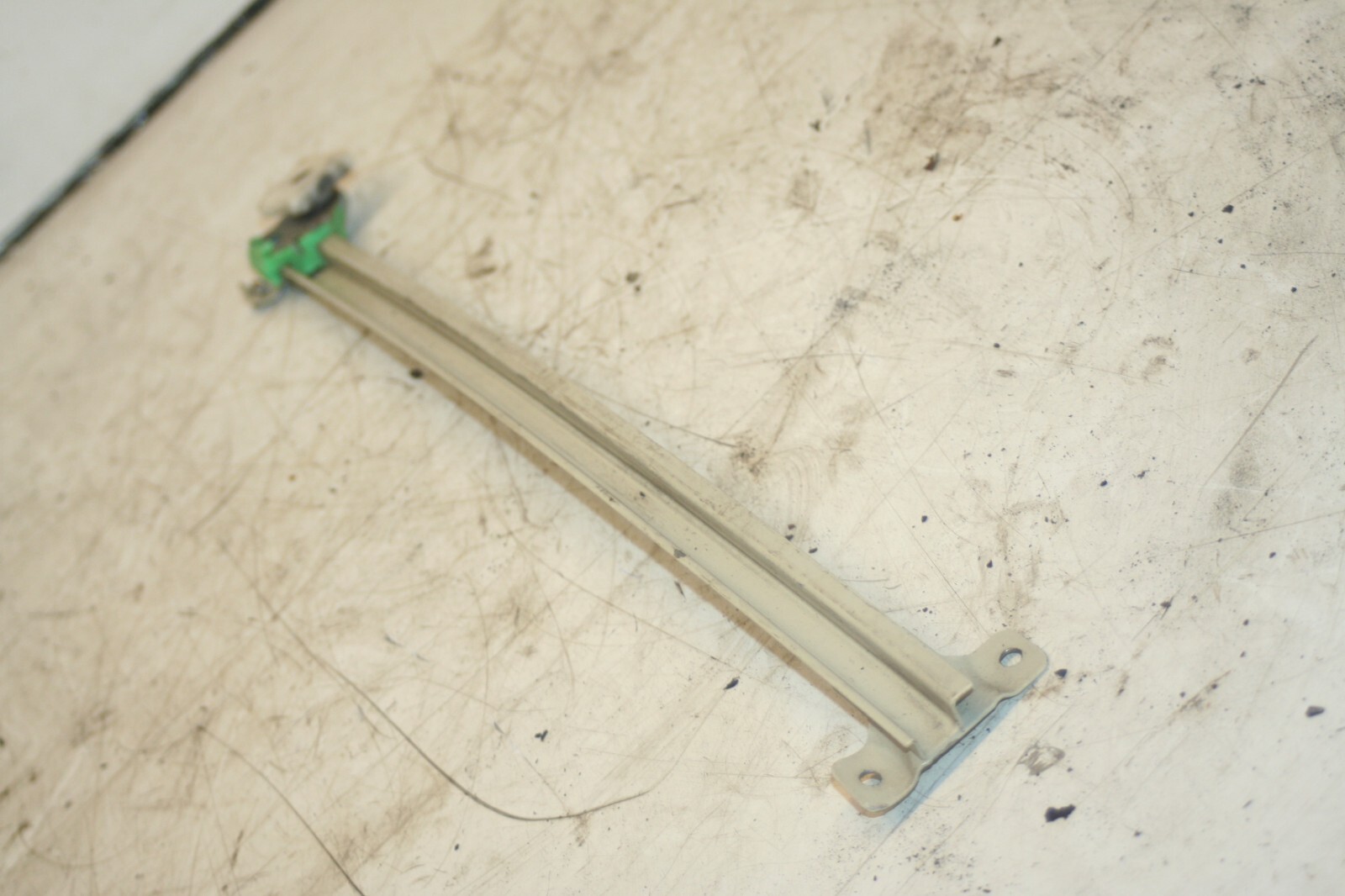 2000 MERCEDES C CLASS W202. PASSENGER SIDE FRONT WINDOW RUNNER - Image 4