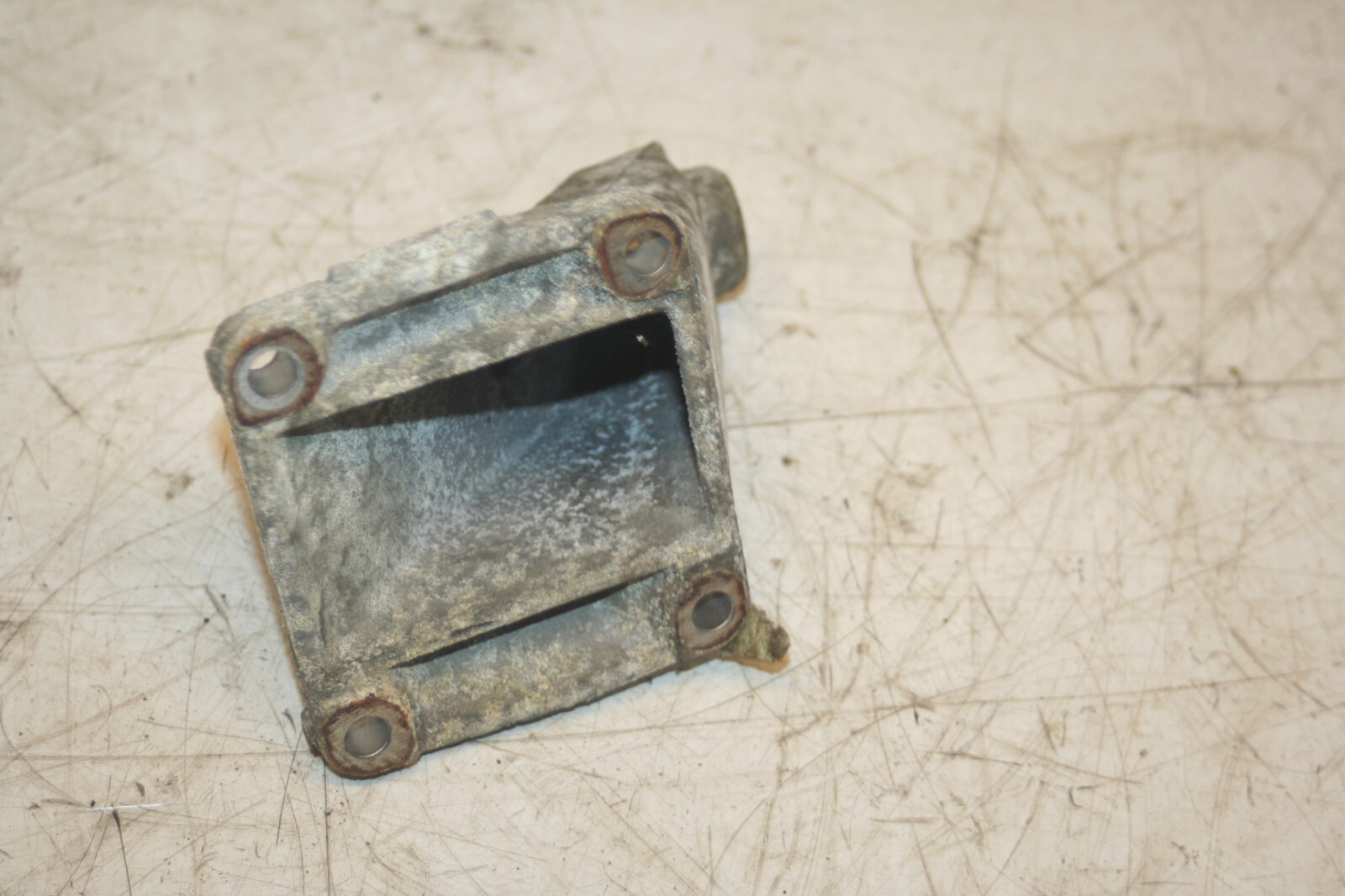 2000 MERCEDES C CLASS W202. ENGINE MOUNT - Image 3
