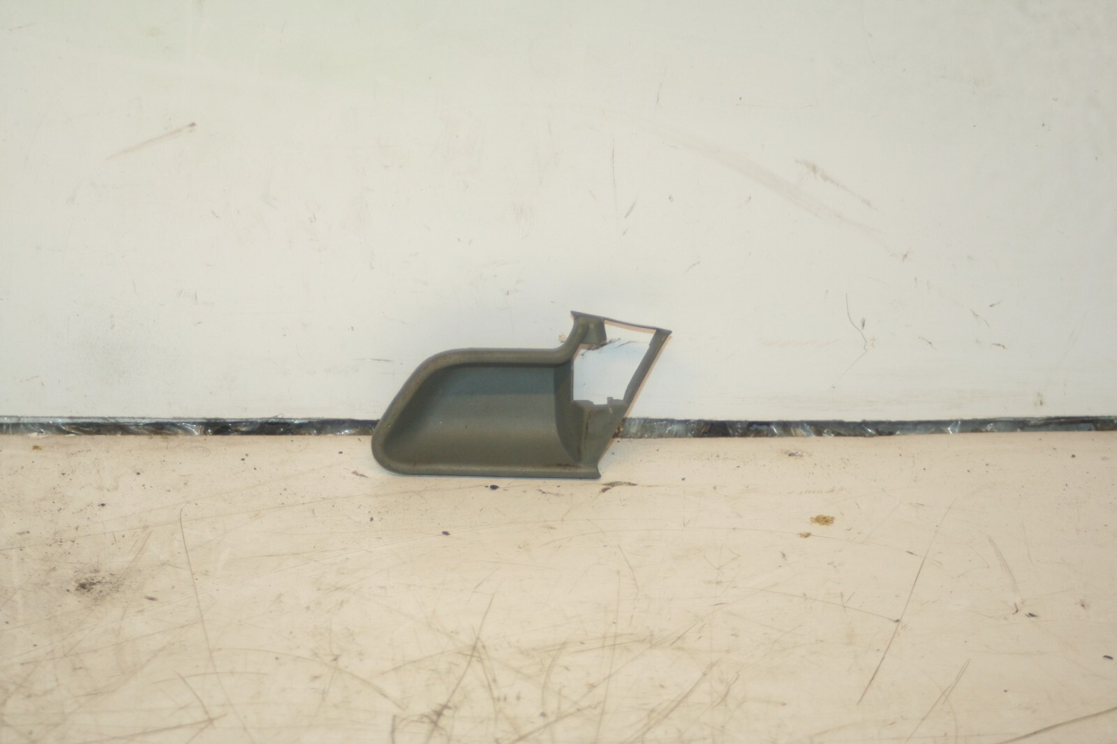 2000 MERCEDES C CLASS W202. PASSENGER SIDE FRONT DOOR HANDLE SURROUND