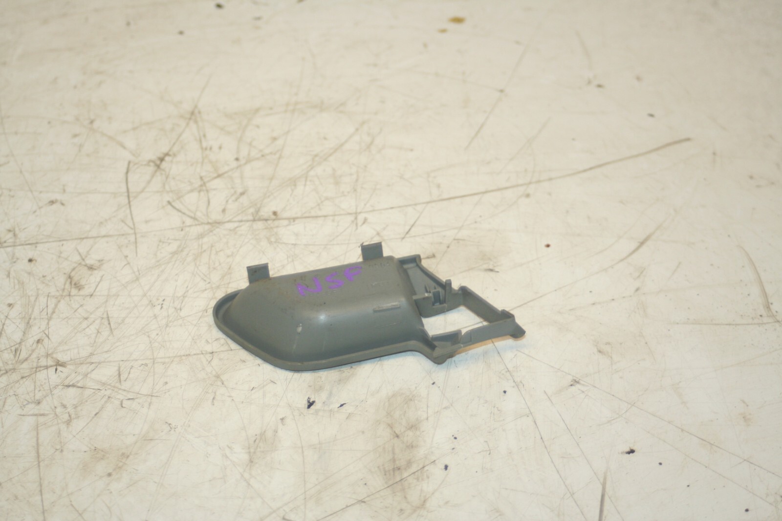 2000 MERCEDES C CLASS W202. PASSENGER SIDE FRONT DOOR HANDLE SURROUND - Image 2