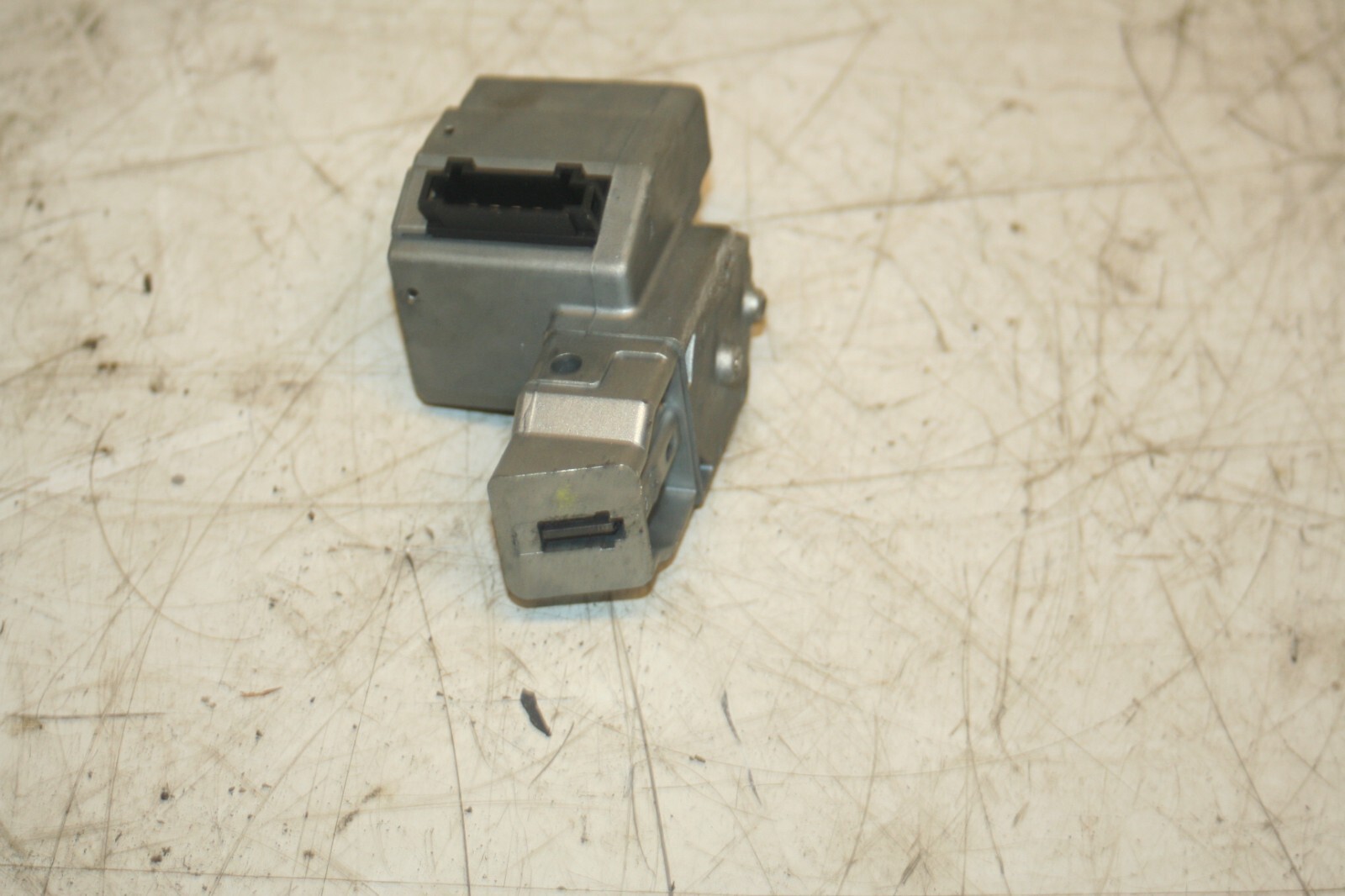 2000 MERCEDES C CLASS W202. A2084620330 IGNITION STEERING LOCK - Image 2
