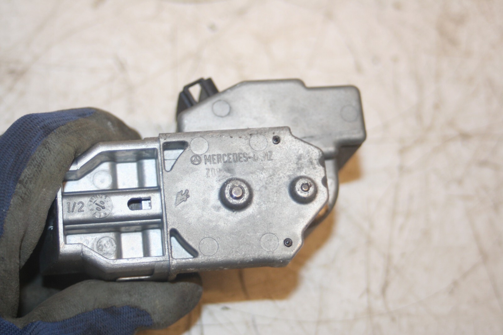 2000 MERCEDES C CLASS W202. A2084620330 IGNITION STEERING LOCK - Image 4